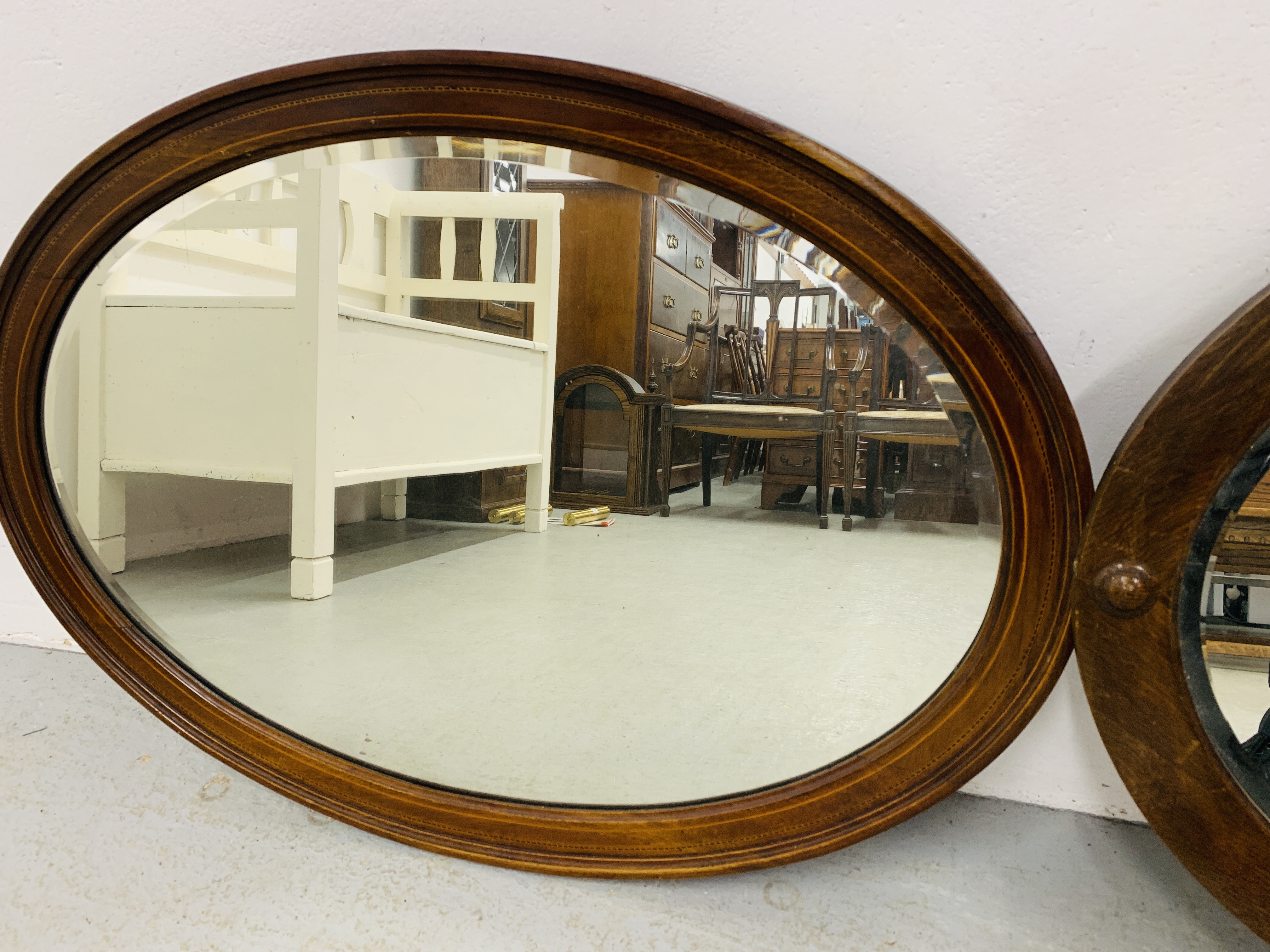 2 X VINTAGE MAHOGANY FRAMED OVAL BEVEL PLATE WALL MIRRORS ALONG WITH AN OVAL OAK FRAMED BEVEL PLATE - Image 4 of 7