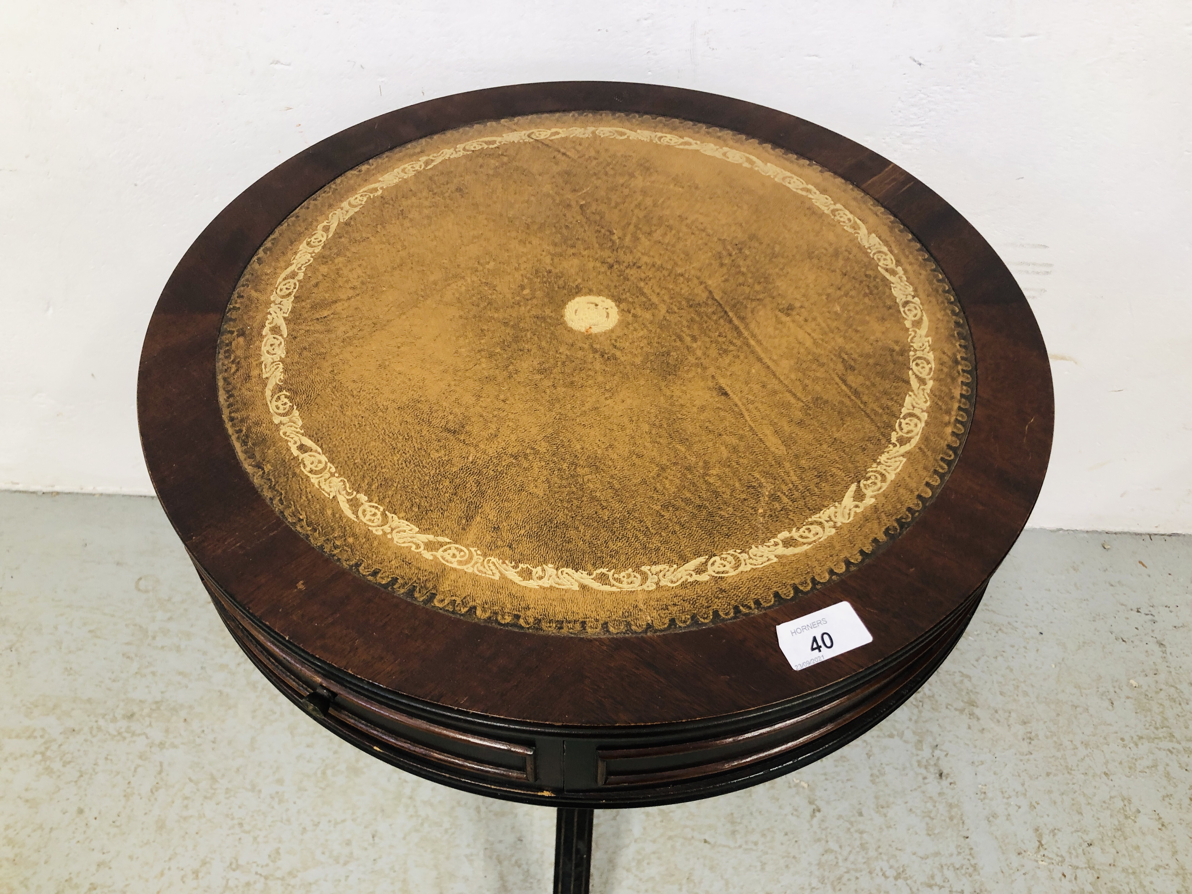REPRODUCTION SINGLE PEDESTAL DRUM TABLE WITH TOOLED LEATHER TOP - Image 2 of 7