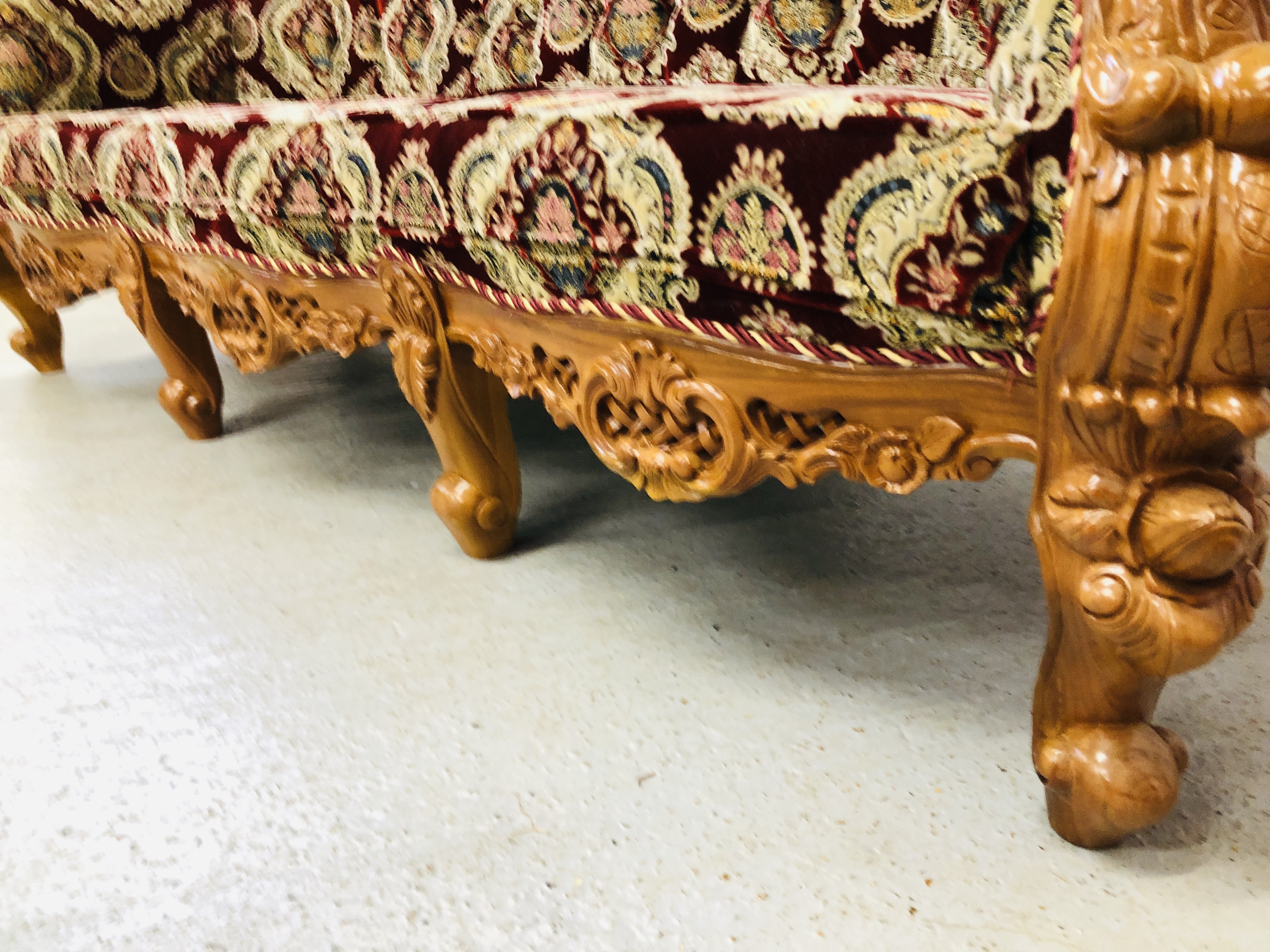 A PAIR OF HIGHLY DECORATIVE REPRODUCTION CONTINENTAL STYLE THREE SEATER COUCHES - NON COMPLIANT - Image 7 of 14
