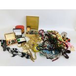 BOX OF ASSORTED MODERN AND VINTAGE COSTUME JEWELLERY TO INCLUDE BEADS AND BROOCHES, ETC.