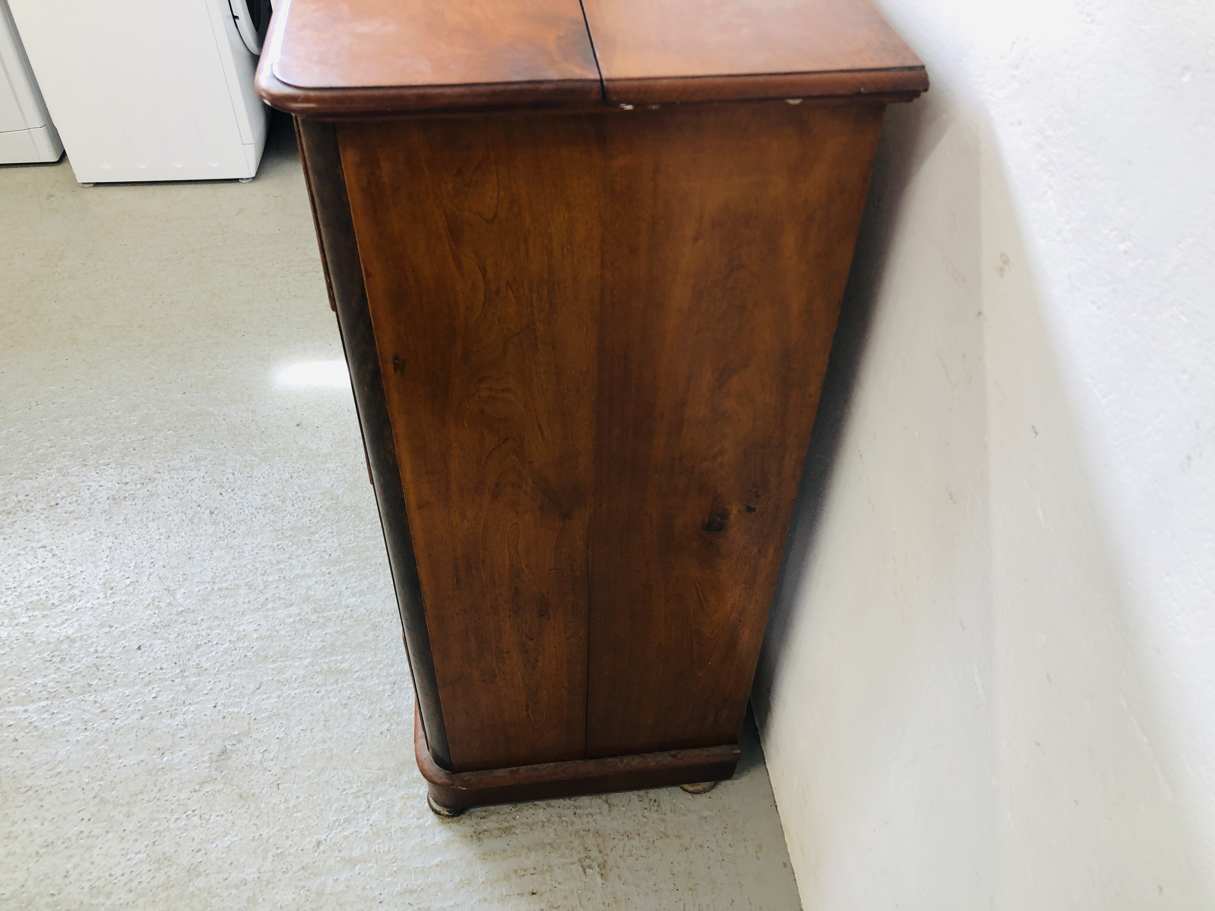 A VICTORIAN MAHOGANY TWO OVER THREE CHEST OF DRAWERS WITH PLATE BRASS FITTINGS AND DEEP BLANKET - Image 8 of 11