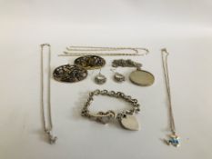A COLLECTION OF MAINLY SILVER JEWELLERY TO INCLUDE 2 FILIGREE WHITE METAL BROOCHES,