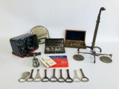BOX OF COLLECTIBLES TO INCLUDE VINTAGE SCALES AND VARIOUS WEIGHTS,