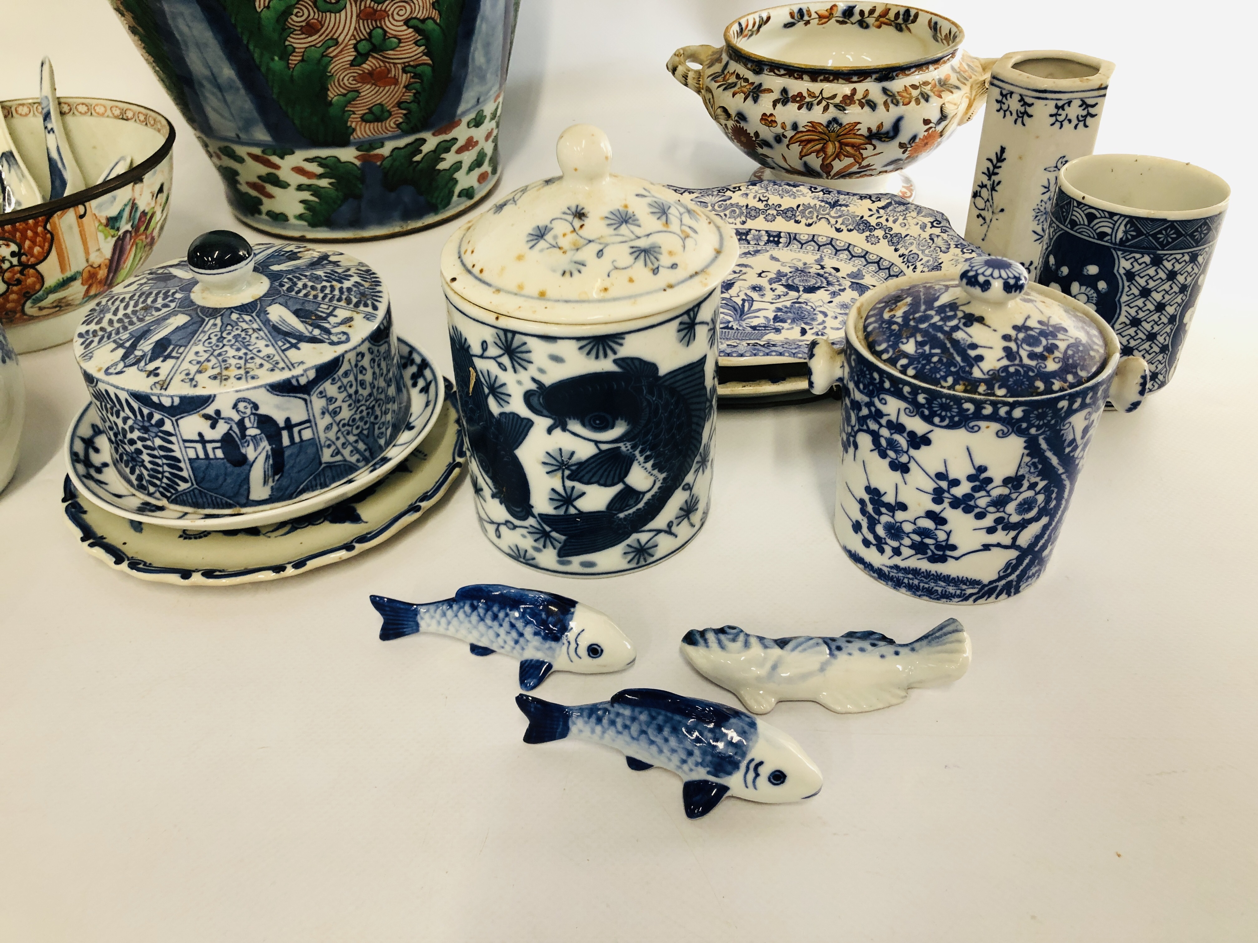 COLLECTION OF MAINLY CHINESE BLUE AND WHITE AND POLYCHROME PIECES, - Image 2 of 21