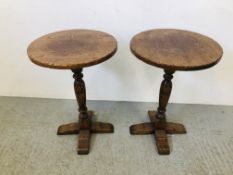 A PAIR OF GOOD QUALITY SOLID OAK PEDESTAL OCCASIONAL TABLES WITH CIRCULAR TOPS (DIA. 45CM.