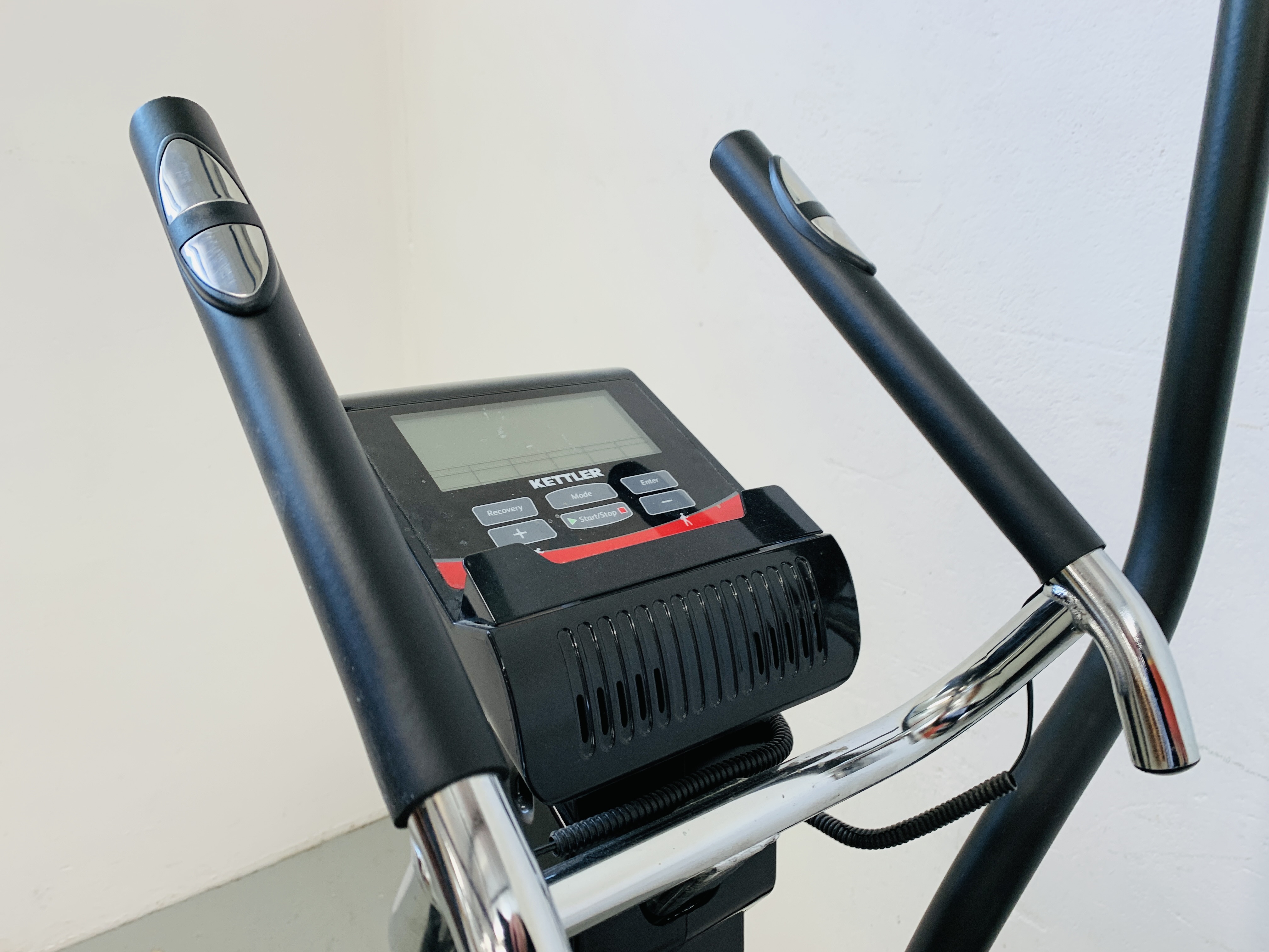 A KETTLER SELLA CROSS TRAINER - SOLD AS SEEN - Image 5 of 6