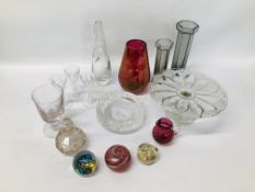 COLLECTION OF ASSORTED QUALITY GLASSWARE TO INCLUDE PAIR OF GRADUATED GREY DESIGNER VASES,