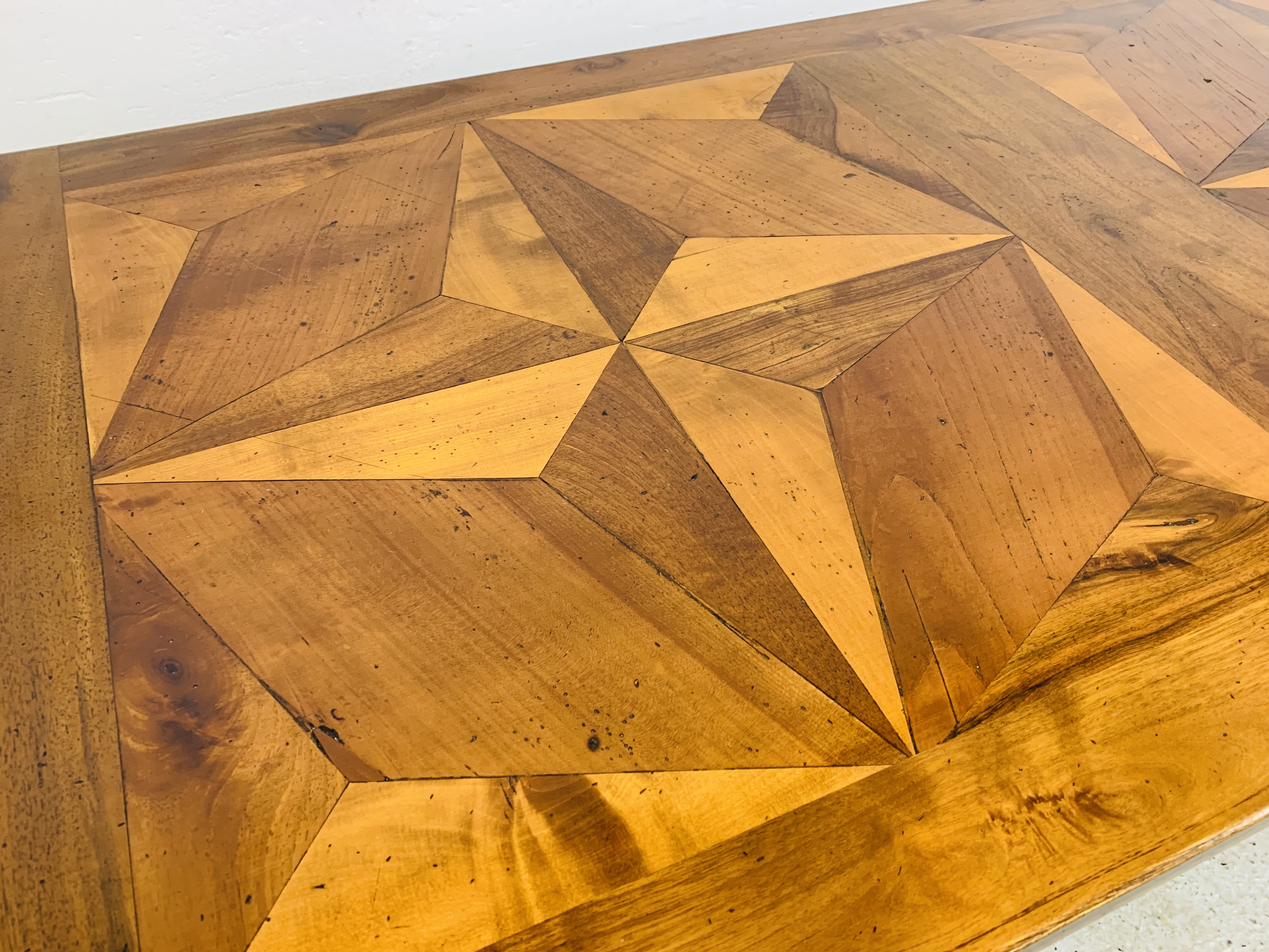 A MODERN HARDWOOD DINING TABLE WITH INLAID SECTIONAL DESIGN TOP 1.8M X 80CM. - Image 9 of 10