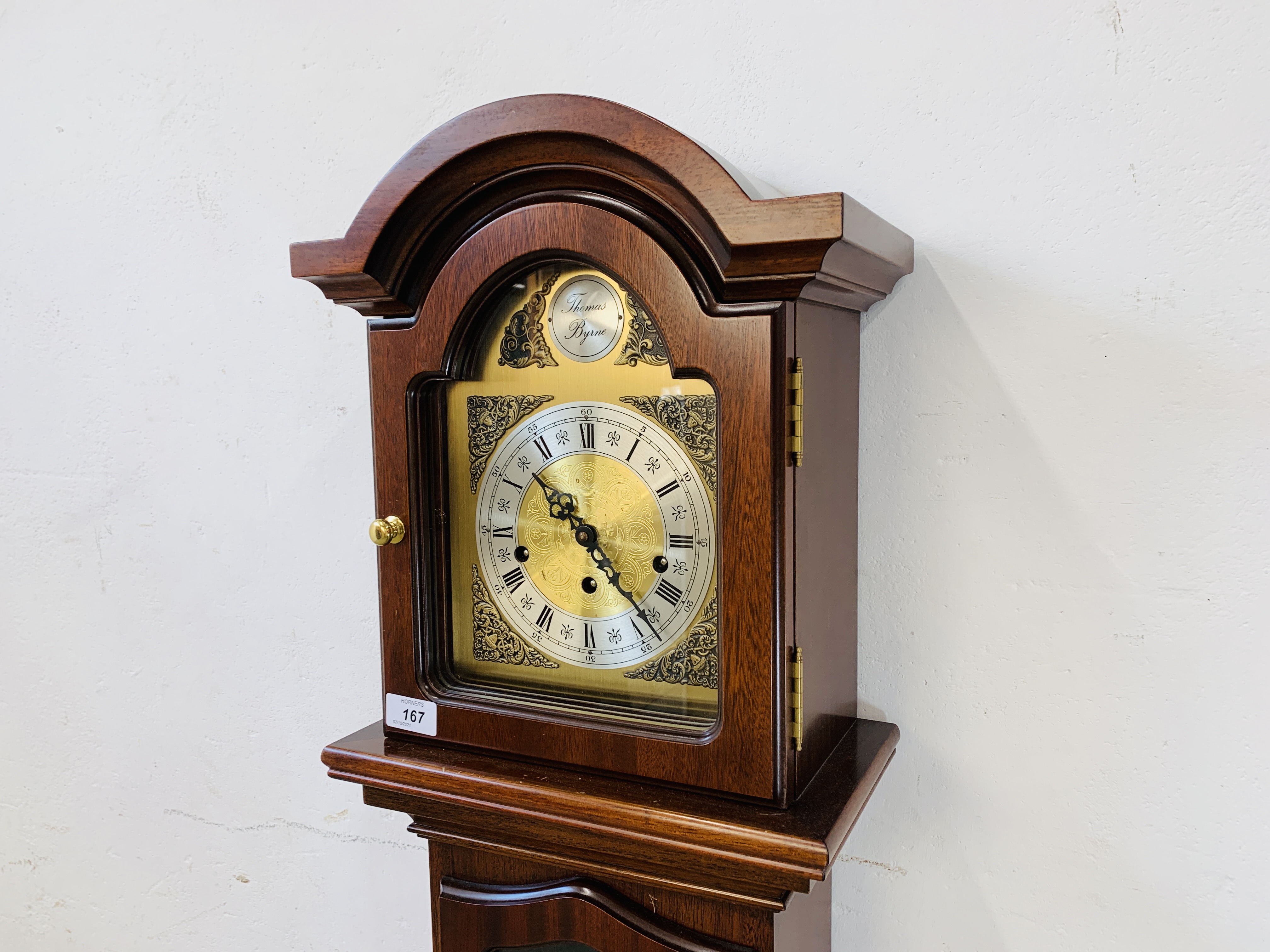 A REPRODUCTION MAHOGANY FINISH WESTMINSTER CHIMING GRANDMOTHER CLOCK - HEIGHT 147CM. - Image 2 of 5