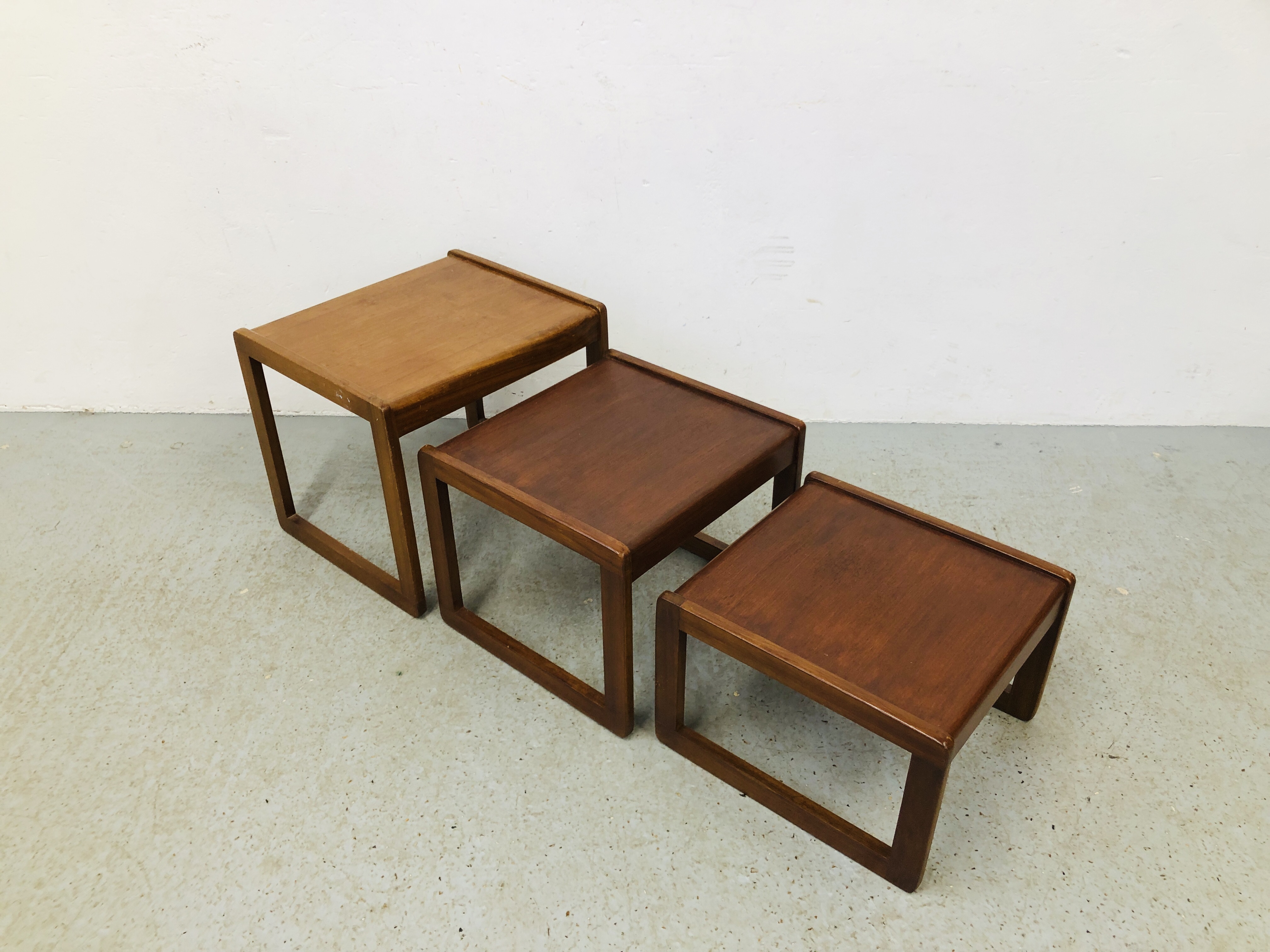 A SET OF 3 RETRO NATHAN STYLE GRADUATED WITH OCCASIONAL TABLES - Image 3 of 5