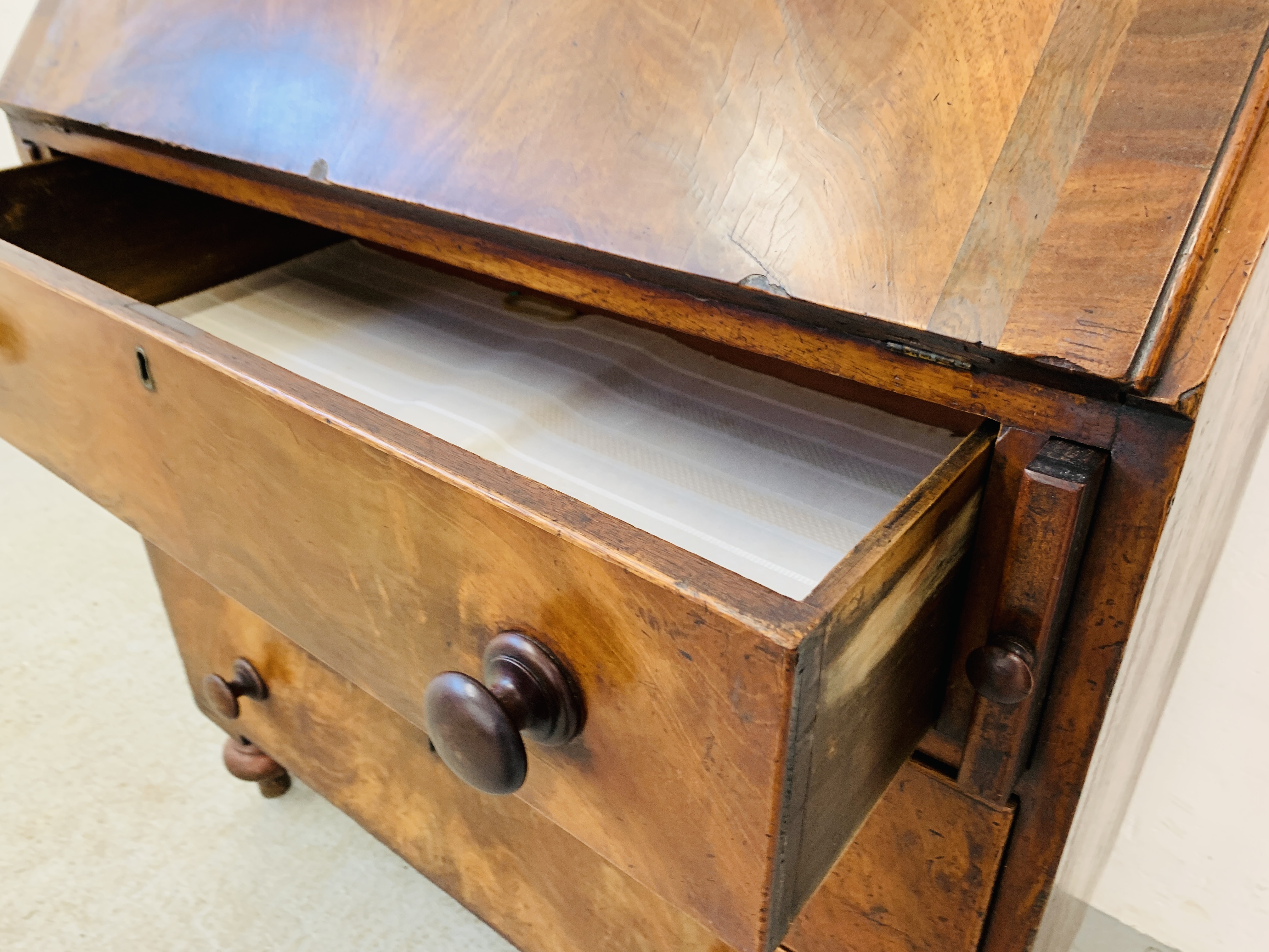 A VICTORIAN MAHOGANY 3 DRAWER FALLING FRONT BUREAU - W 90CM. D 45CM. H 111CM. - Image 7 of 9