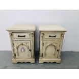 A PAIR OF VICTORIAN ANTIQUE FRENCH STYLE BEDSIDE CABINETS WITH ORNATE ARCHED DETAIL TO ENDS (46CM