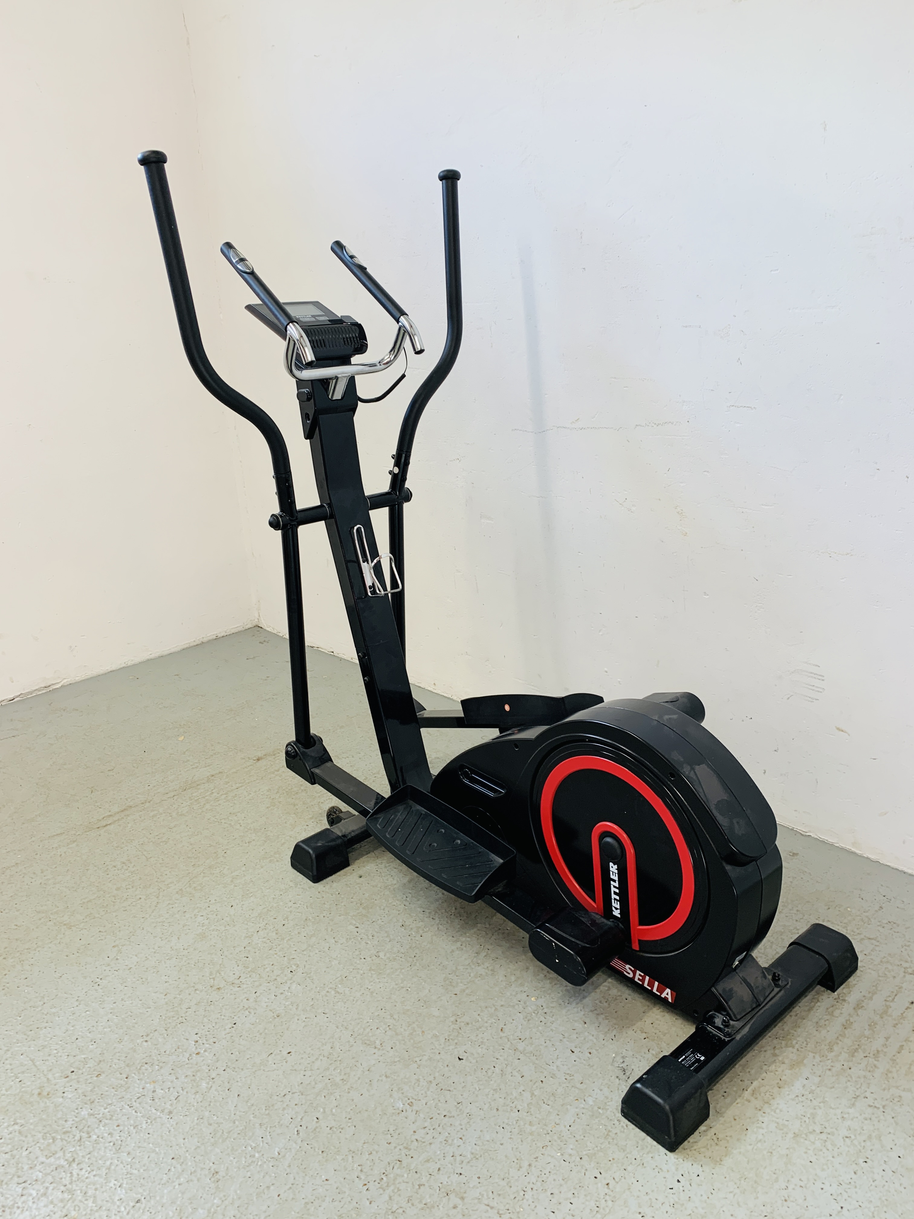 A KETTLER SELLA CROSS TRAINER - SOLD AS SEEN - Image 2 of 6