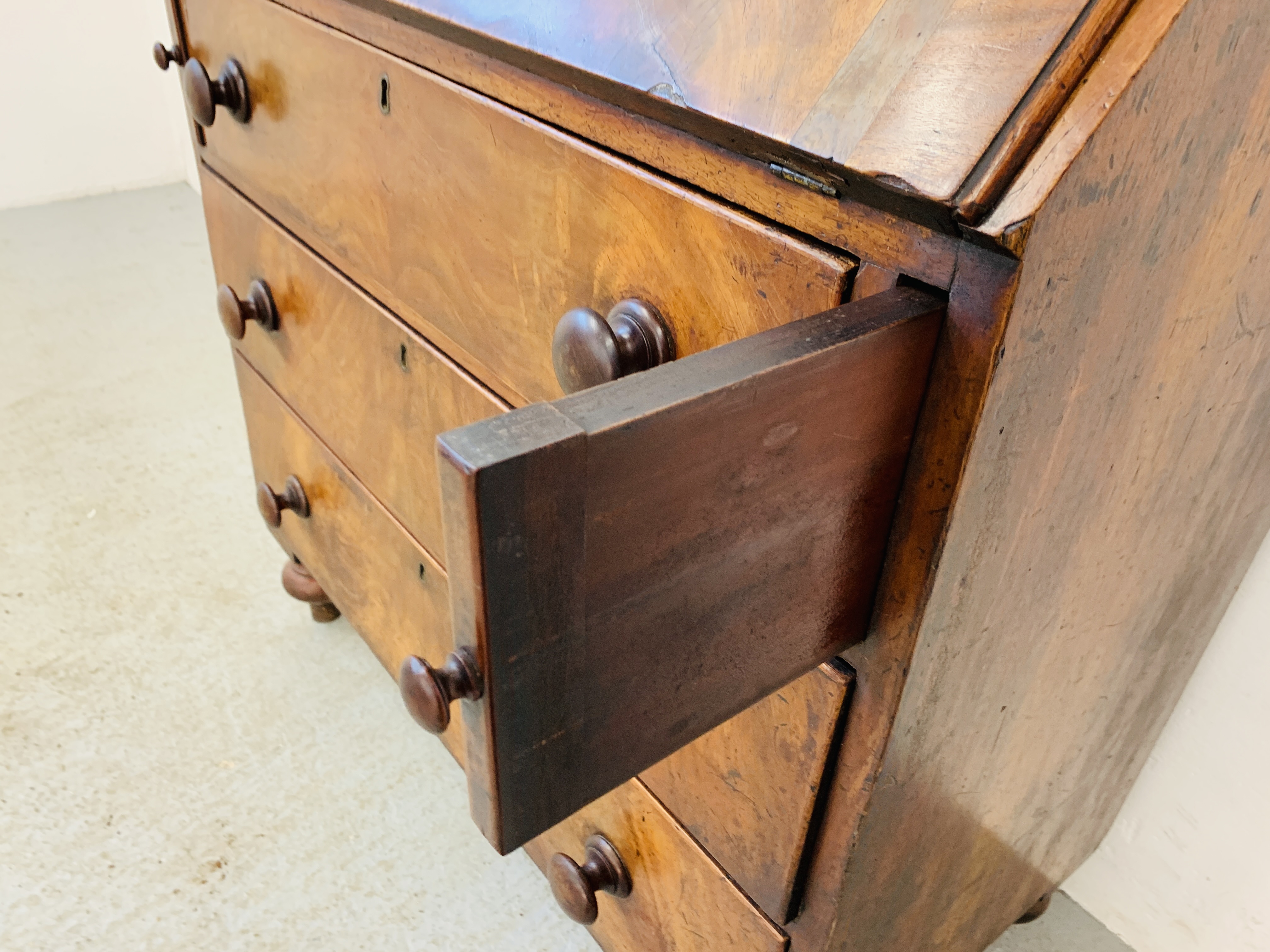 A VICTORIAN MAHOGANY 3 DRAWER FALLING FRONT BUREAU - W 90CM. D 45CM. H 111CM. - Image 6 of 9