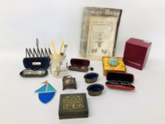 BOX OF ASSORTED COLLECTABLE'S TO INCLUDE PAIR OF SALTS, TRINKET BOX, PLATED TOAST RACK,