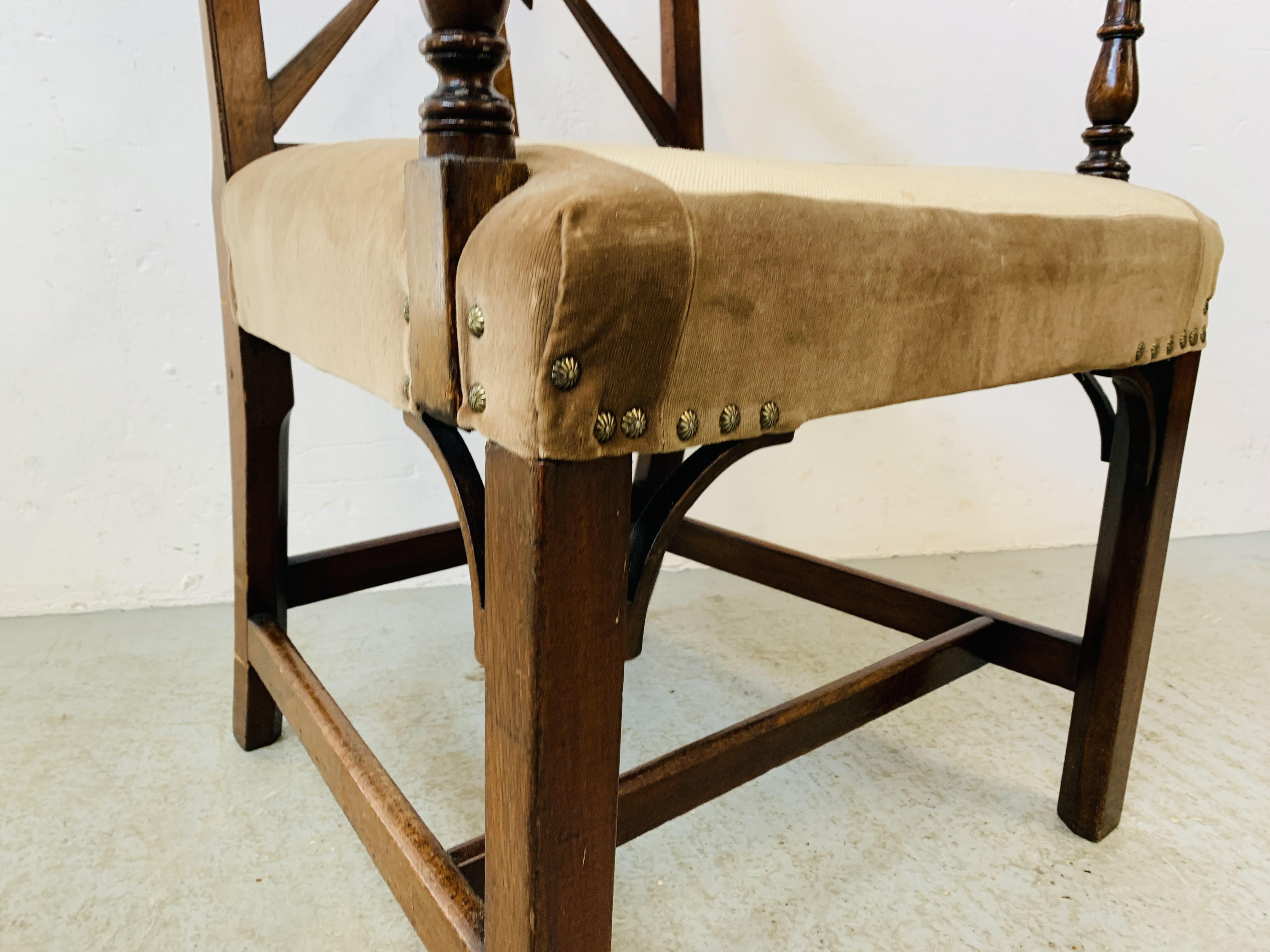 A PERIOD MAHOGANY ELBOW CHAIR WITH UNUSUAL FLOWERHEAD DESIGN TO BACK AND EMBROIDED SEAT - Image 4 of 5