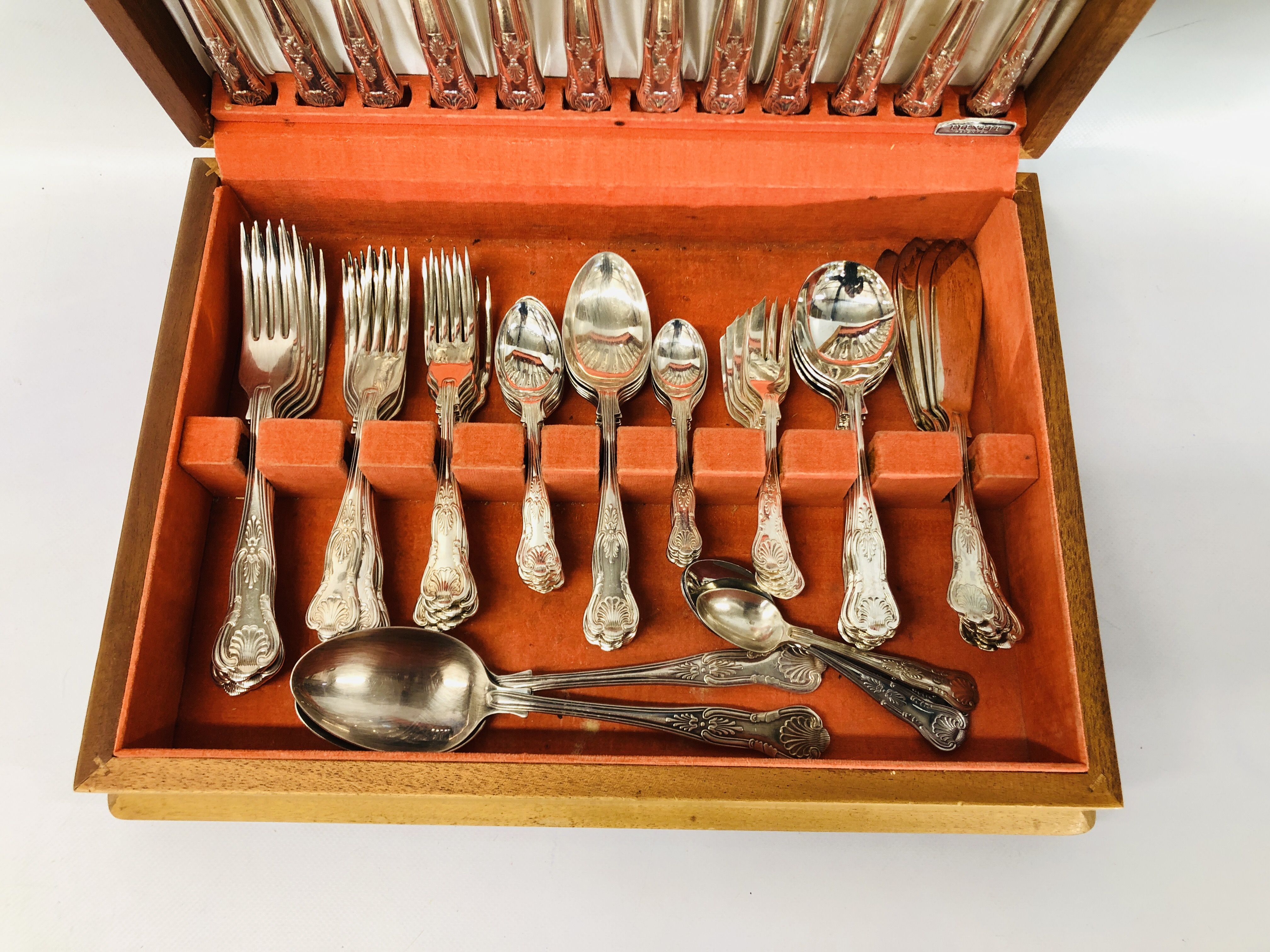 CANTEEN OF KINGS PATTERN CUTLERY IN FITTED OAK CASE - Image 2 of 7