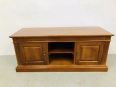 A GOOD QUALITY REPRODUCTION ENTERTAINMENT UNIT W 155CM. D 58CM. H 66CM.