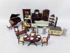 COLLECTION OF MINIATURE DOLLS HOUSE FURNITURE TO INCLUDE HALL STAND AND ACCESSORIES,