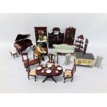 COLLECTION OF MINIATURE DOLLS HOUSE FURNITURE TO INCLUDE HALL STAND AND ACCESSORIES,