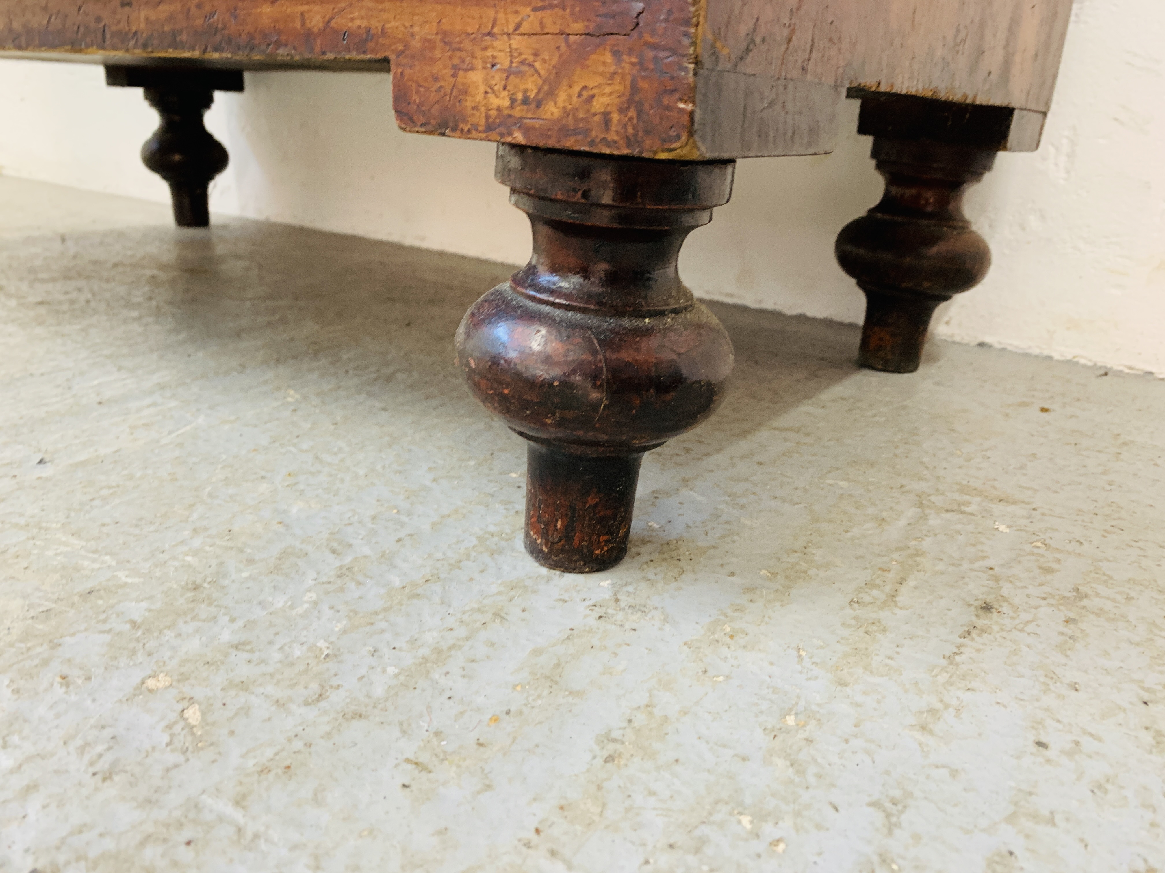 A VICTORIAN MAHOGANY 3 DRAWER FALLING FRONT BUREAU - W 90CM. D 45CM. H 111CM. - Image 8 of 9