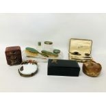 AN ART DECO 6 PIECE DRESSING TABLE SET, COPPER & GREEN ENAMELED DETAIL WITH GLASS TRAY,