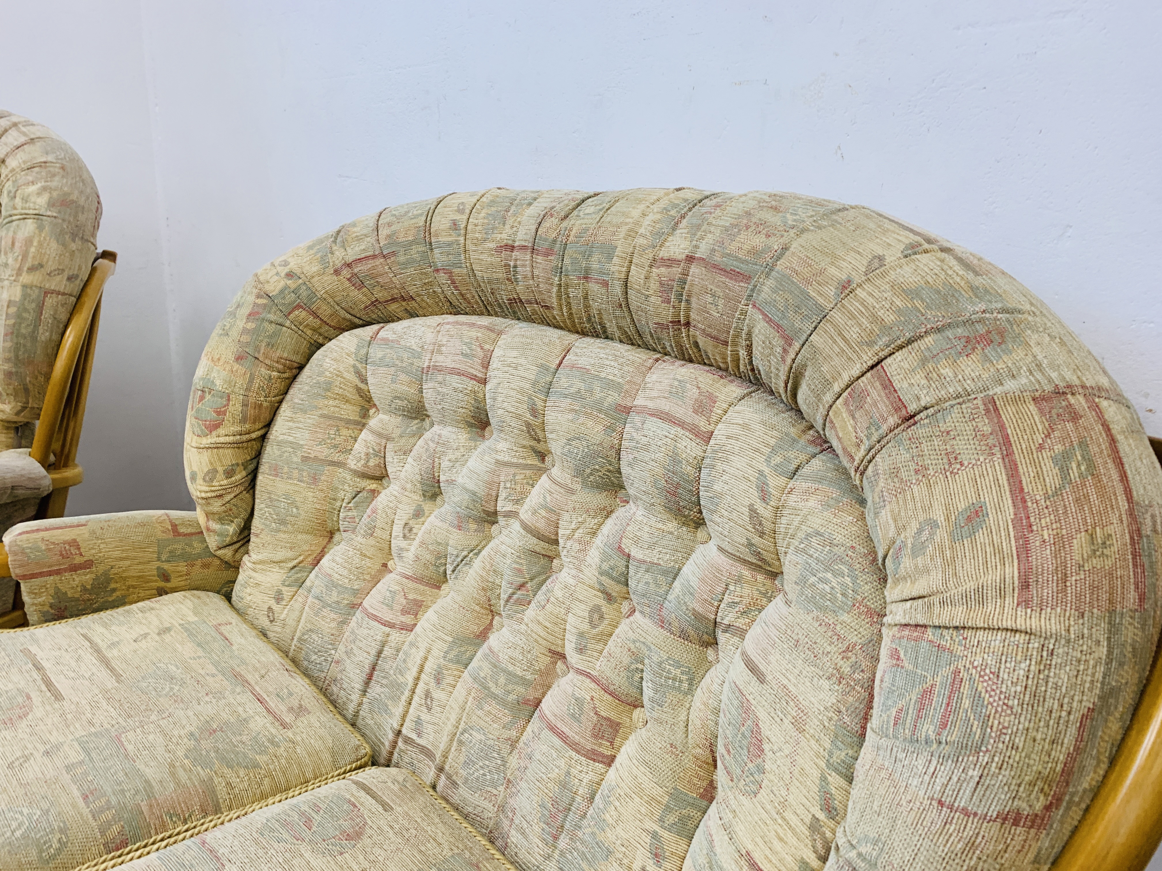 AN ERCOL STYLE COTTAGE SUITE WITH BEECH WOOD FRAME COMPRISING OF 2 SEATER SOFA AND ROCKING CHAIR - Image 12 of 16