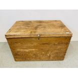 AN ANTIQUE PINE BLANKET BOX W 90CM, D 55CM,