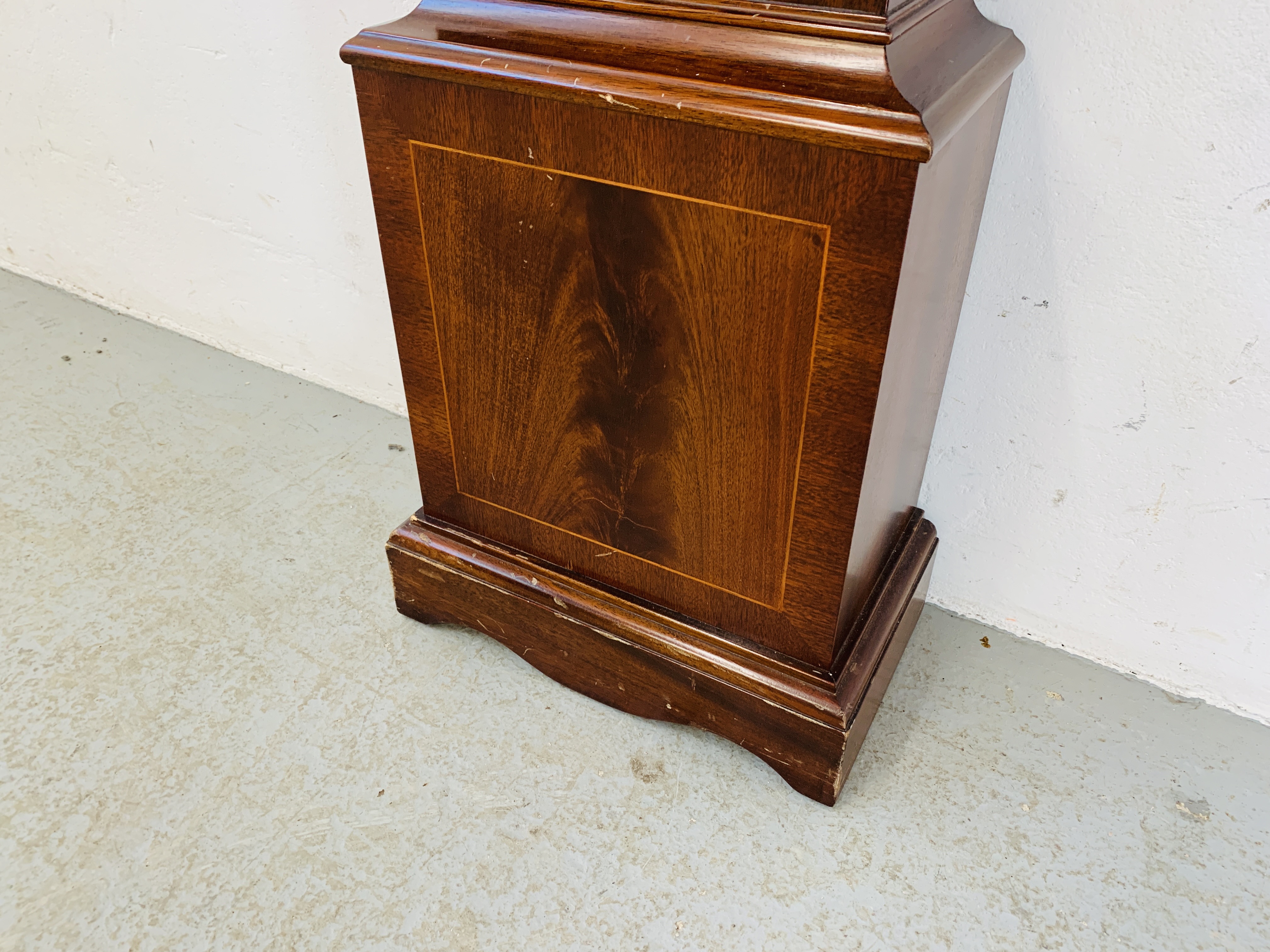 A REPRODUCTION MAHOGANY FINISH WESTMINSTER CHIMING GRANDMOTHER CLOCK - HEIGHT 147CM. - Image 3 of 5