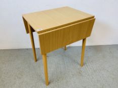 A SMALL BEECHWOOD FINISH DROP-FLAP KITCHEN TABLE - WIDTH 60CM. WIDTH EXTENDED 91CM.