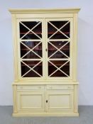 A MODERN REPRODUCTION IMPRESSIVE DRESSER WITH 2 DOOR GLAZED TOP ABOVE 2 DRAWER 2 DOOR CABINET BASE