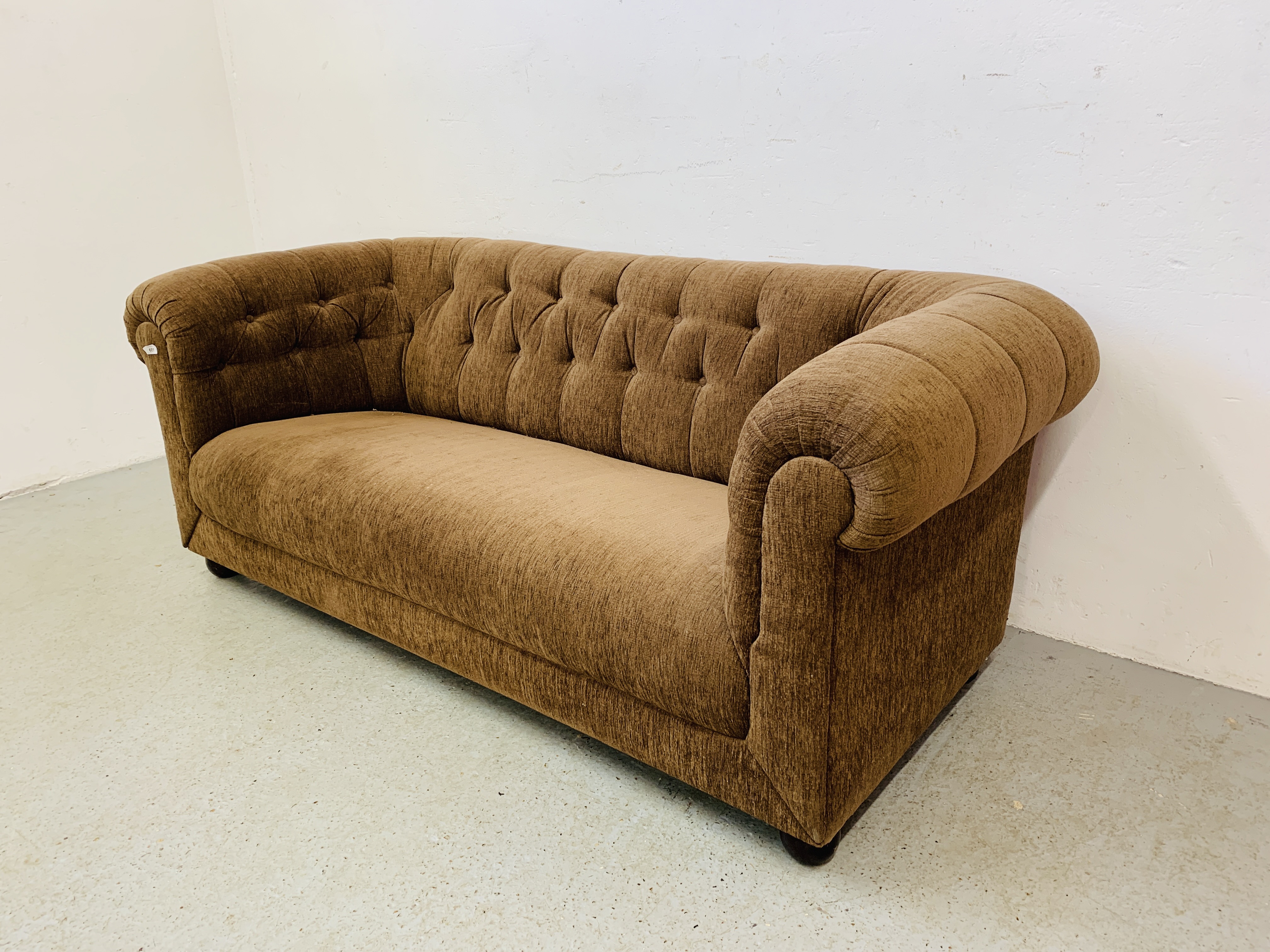 A MODERN BROWN CHESTERFIELD STYLE BUTTON BACK SOFA. L 195CM. D 92CM. H 75CM. - Image 2 of 8