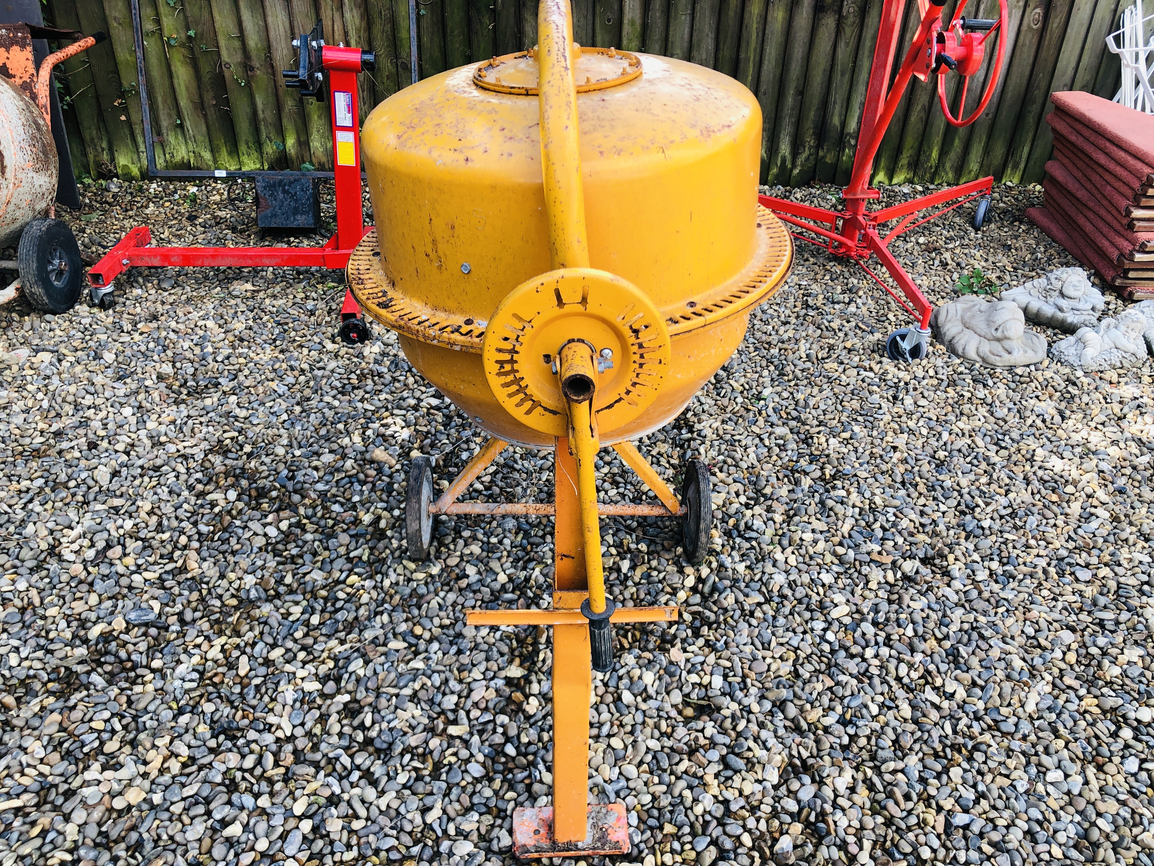 AN ELECTRIC CEMENT MIXER - SOLD AS SEEN - Image 4 of 5