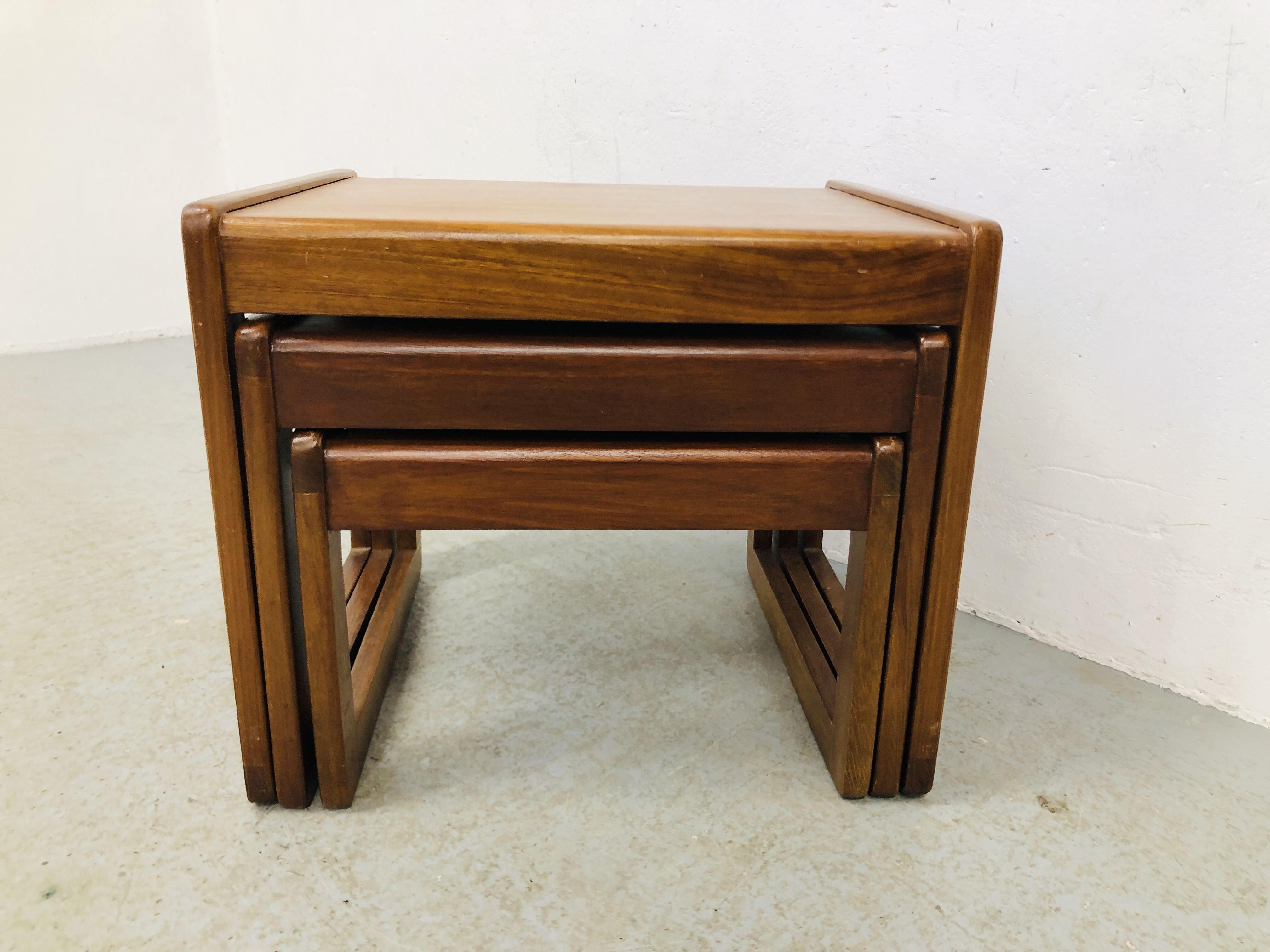 A SET OF 3 RETRO NATHAN STYLE GRADUATED WITH OCCASIONAL TABLES - Image 5 of 5