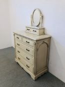 A VICTORIAN ANTIQUE FRENCH STYLE 2 OVER 3 DRAWER CHEST WITH ORNATE CARVED DETAIL TO END AND