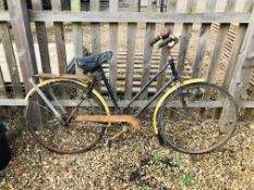 VINTAGE RUDGE - WHITWORTH CONVENTRY BICYCLE FOR RESTORATION WITH BELL AND RIGHTS FEATHERBED SOS