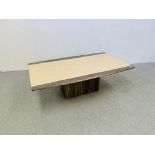 A HEAVY QUALITY MARBLE COFFEE TABLE