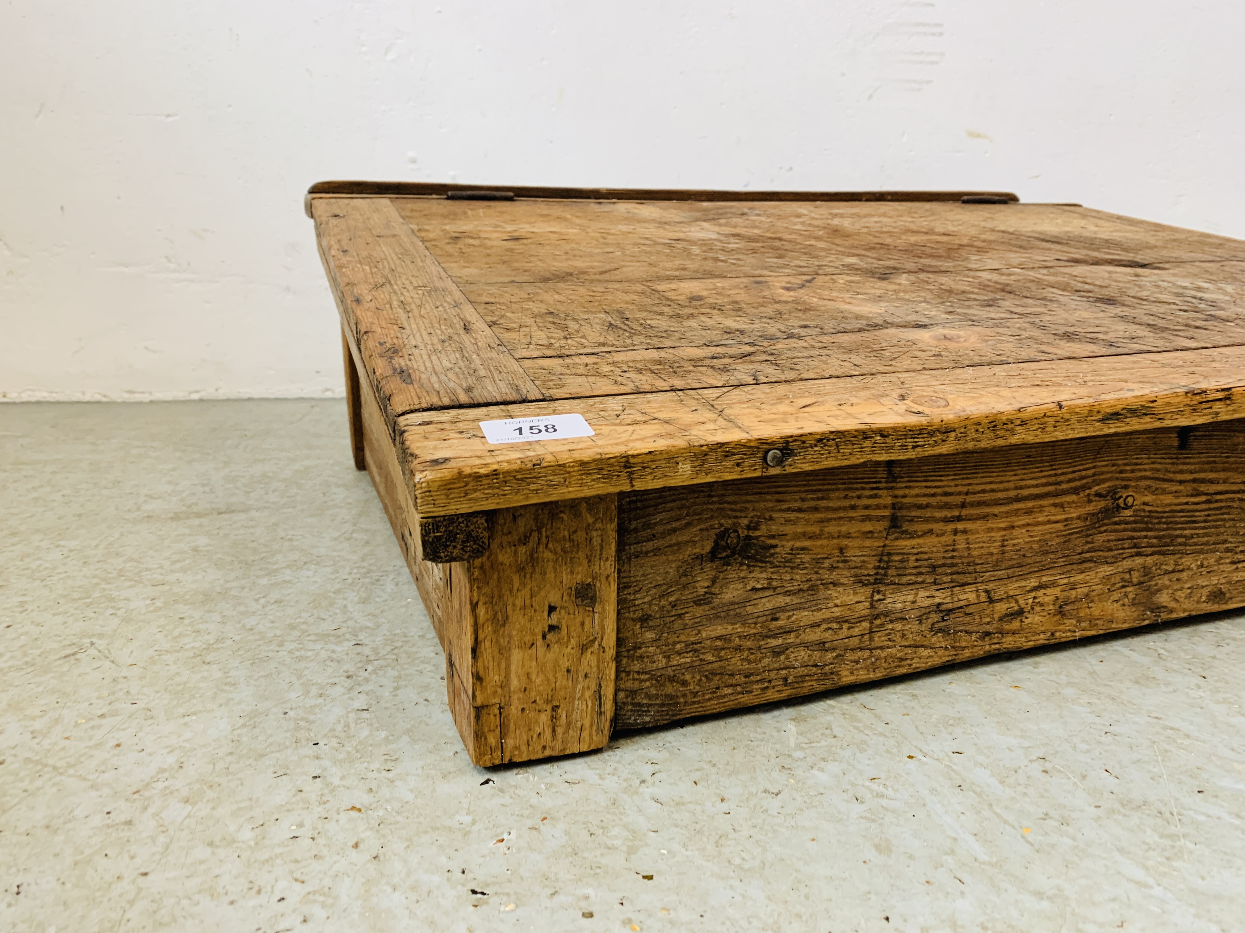 AN ANTIQUE WAXED PINE TABLE TOP CLERKS DESK W 75CM, D 60CM, - Image 3 of 9