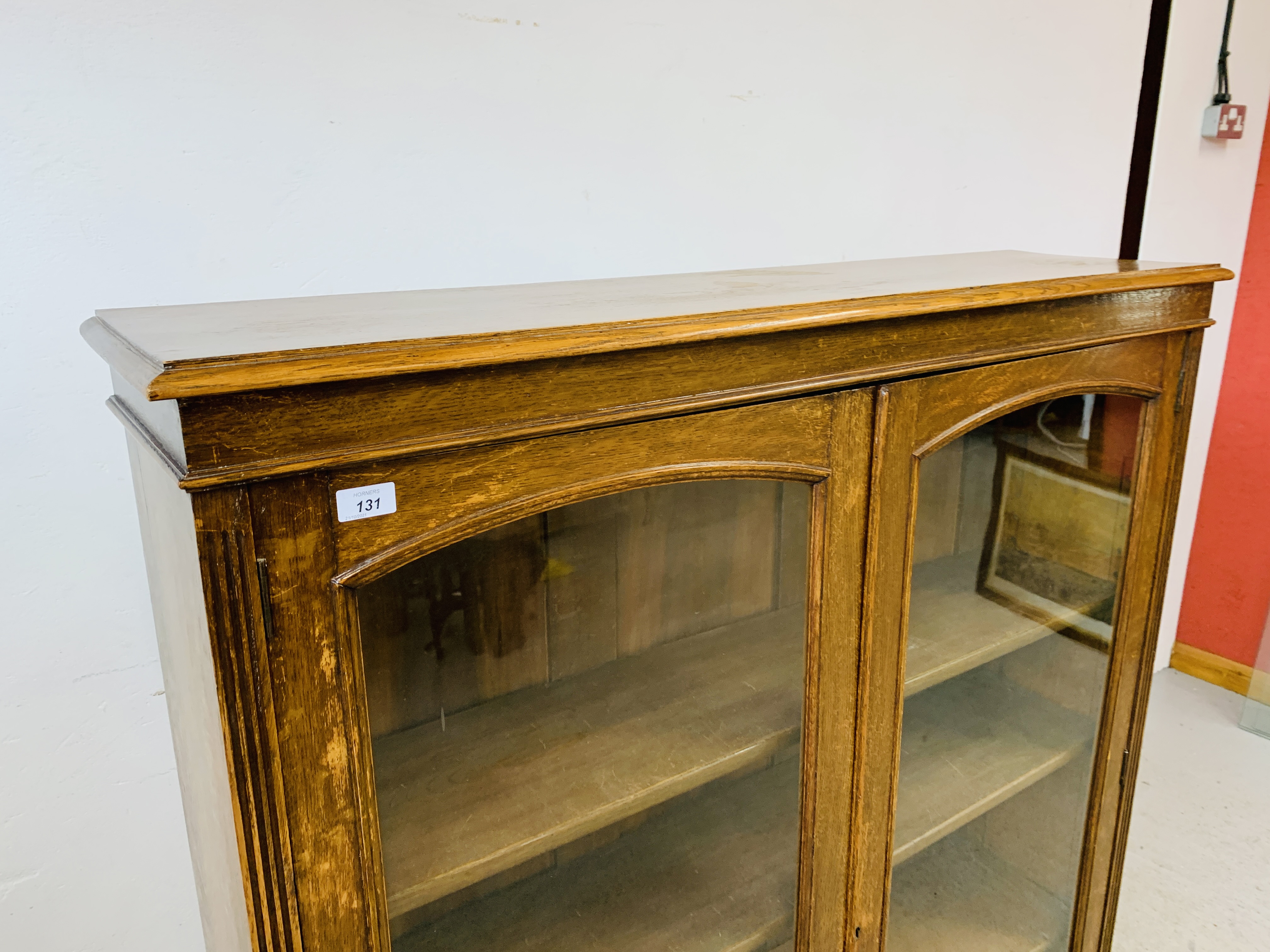 OAK 2 DOOR GLAZED DISPLAY CABINET WITH 3 SHELVES W 120CM X D 31CM X H 144CM. - Image 5 of 7