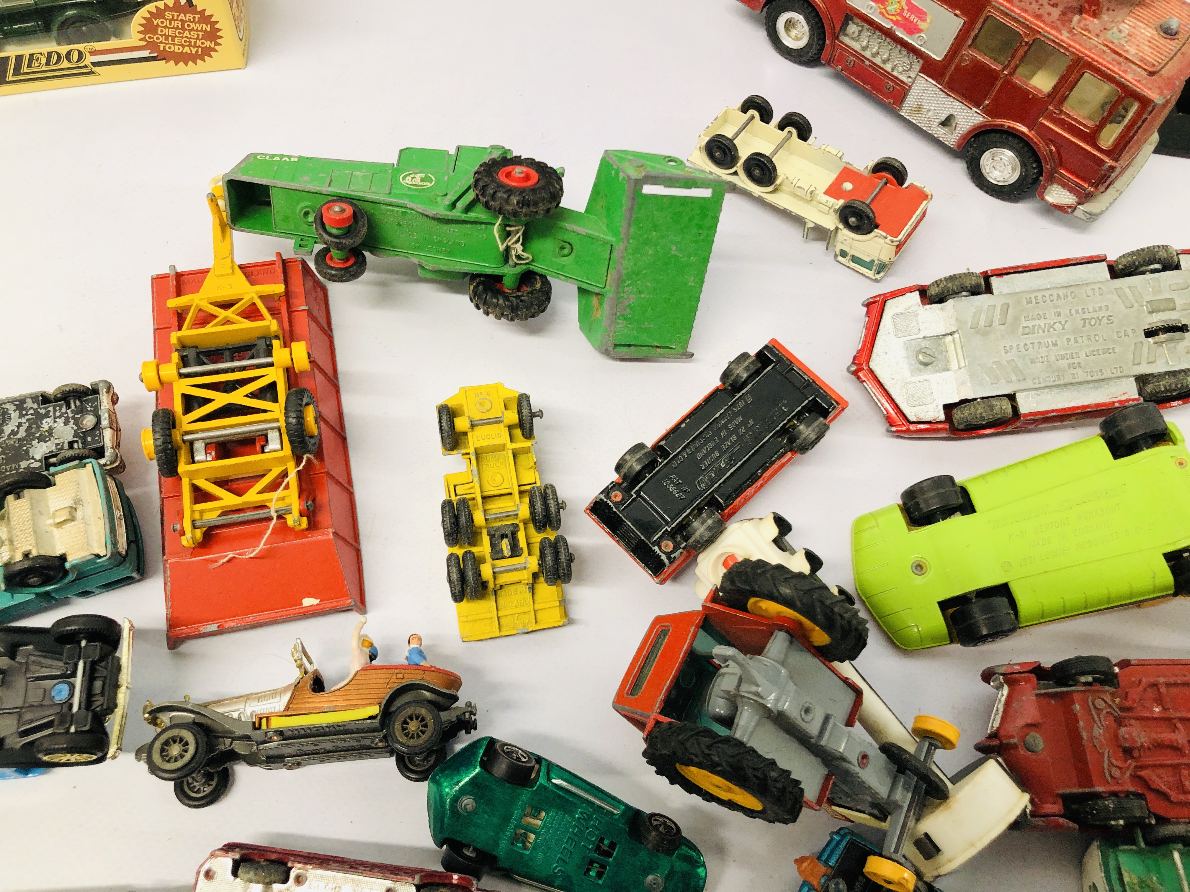 A COLLECTION OF DIE-CAST VEHICLES TO INCLUDE CORGI, LLEDO, MATCHBOX, - Image 13 of 22