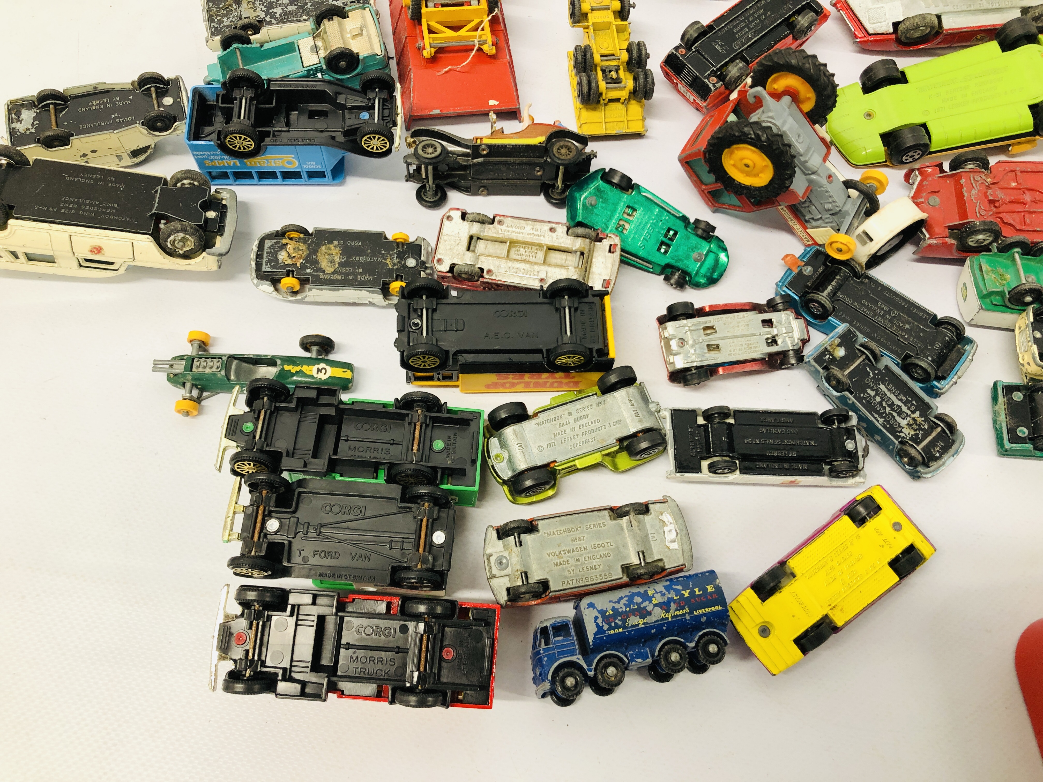 A COLLECTION OF DIE-CAST VEHICLES TO INCLUDE CORGI, LLEDO, MATCHBOX, - Image 11 of 22