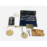 BOX OF COLLECTIBLES TO INCLUDE A VINTAGE HI-MOUND MORSE CODE MACHINE, DRAWING SET, BELT BUCKLE,