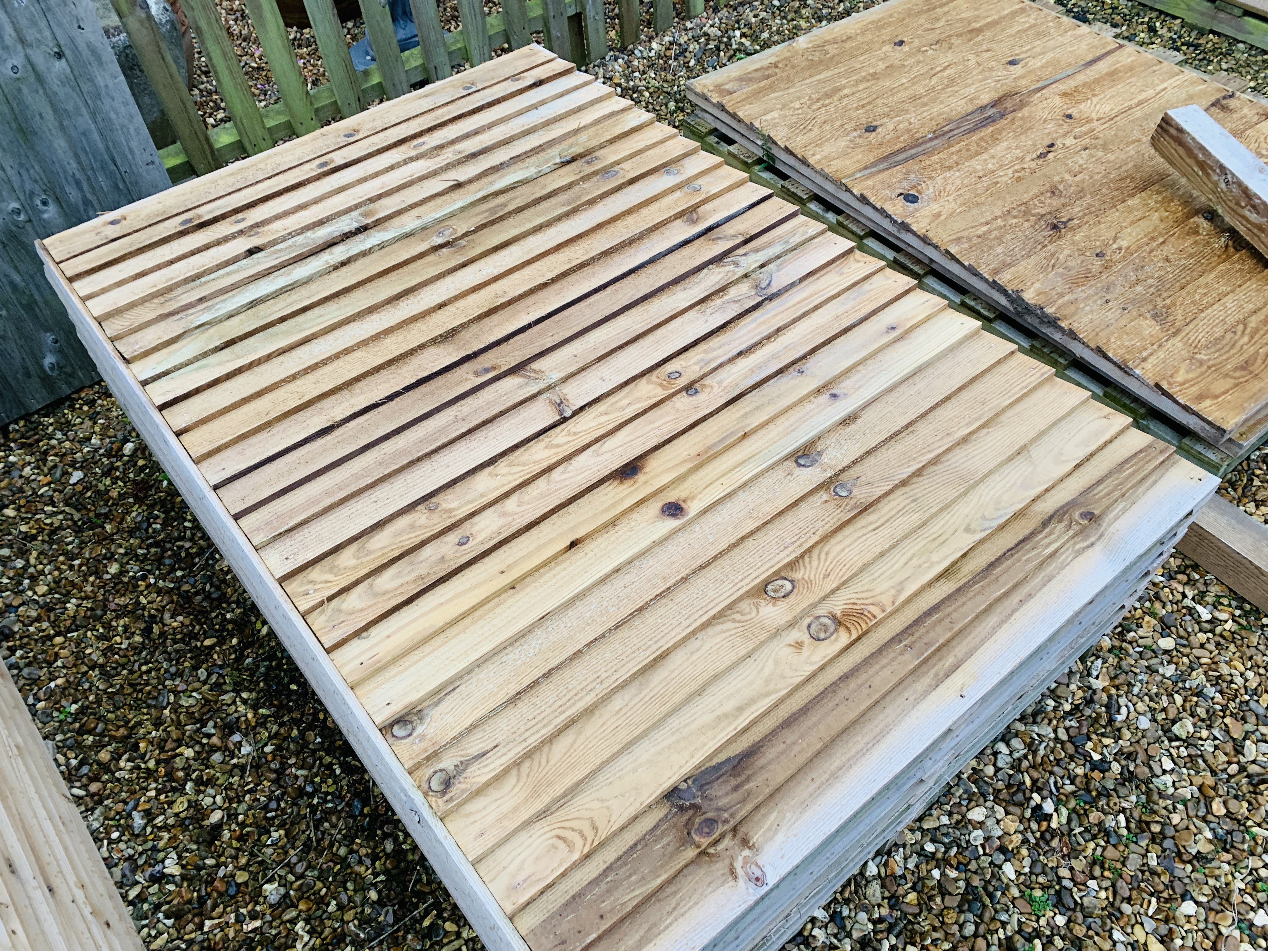 10 X AS NEW TREATED TIMBER CLOSE BOARDED 6FT X 4FT FENCING PANELS - Image 2 of 3