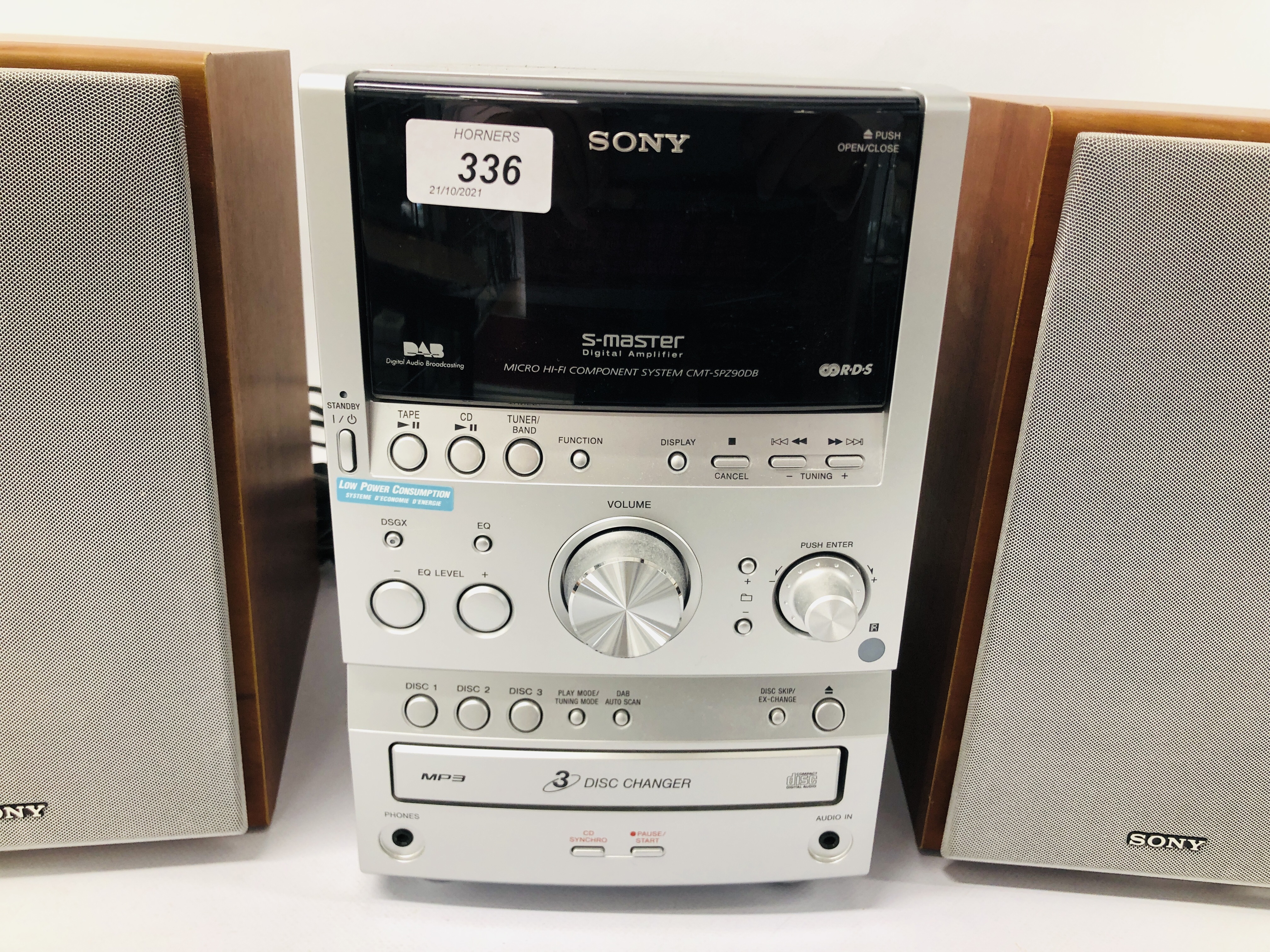 A SONY S-MASTER DAB HI-FI SYSTEM COMPLETE WITH REMOTE - SOLD AS SEEN - Image 2 of 6