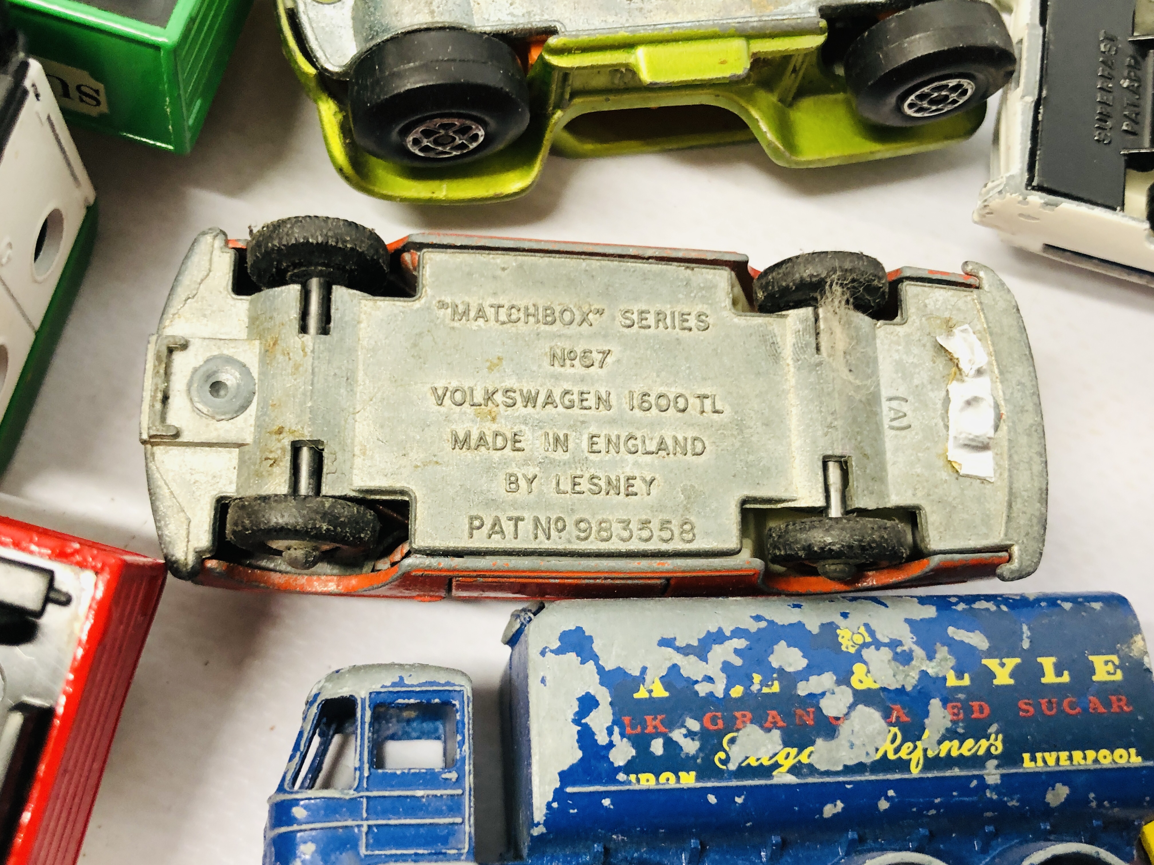 A COLLECTION OF DIE-CAST VEHICLES TO INCLUDE CORGI, LLEDO, MATCHBOX, - Image 21 of 22