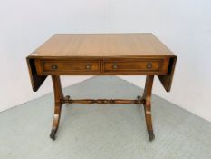 A REPRODUCTION MAHOGANY FINISH DROP FLAP SOFA TABLE