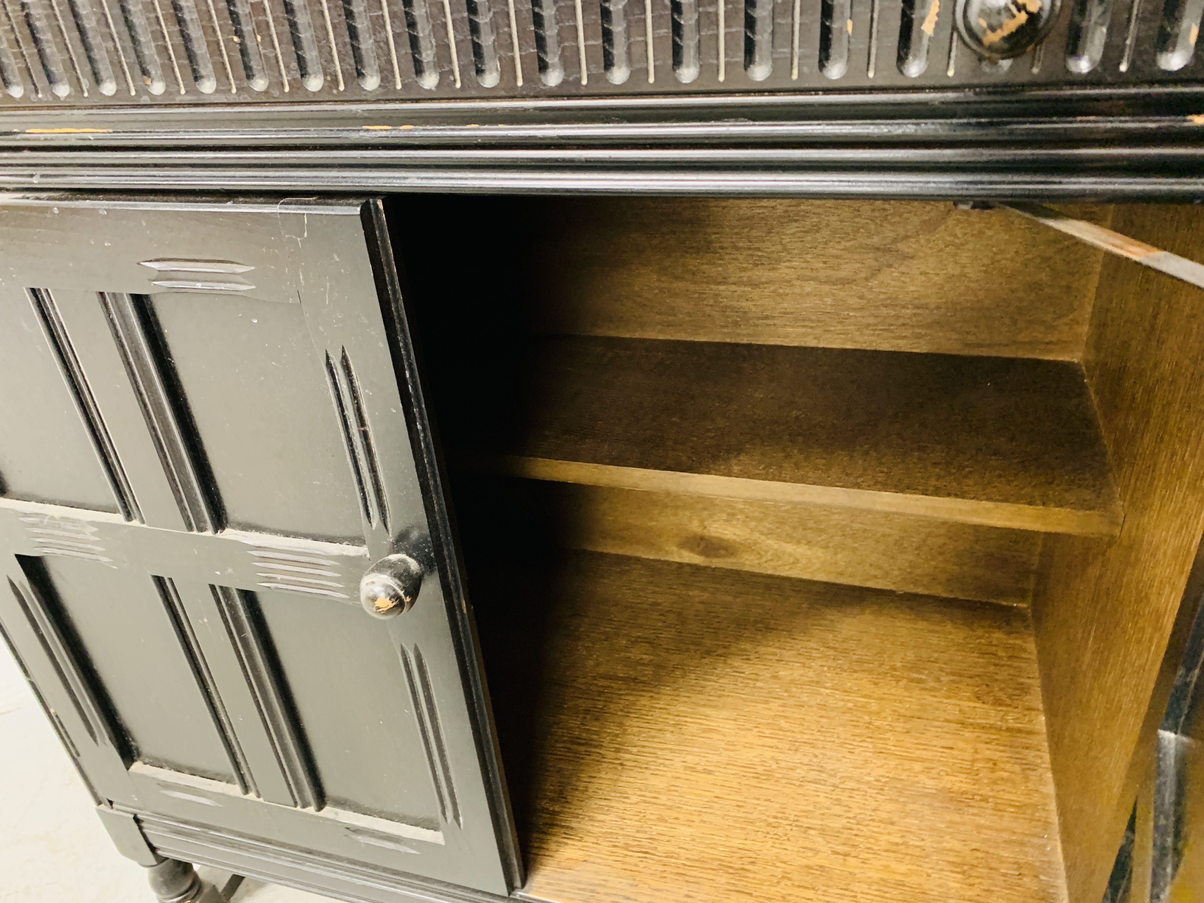 A DARK OAK FOUR DRAWER DRINKS CABINET WITH SINGLE DRAWER - W 82CM. D 43CM. H 128CM. - Image 11 of 11