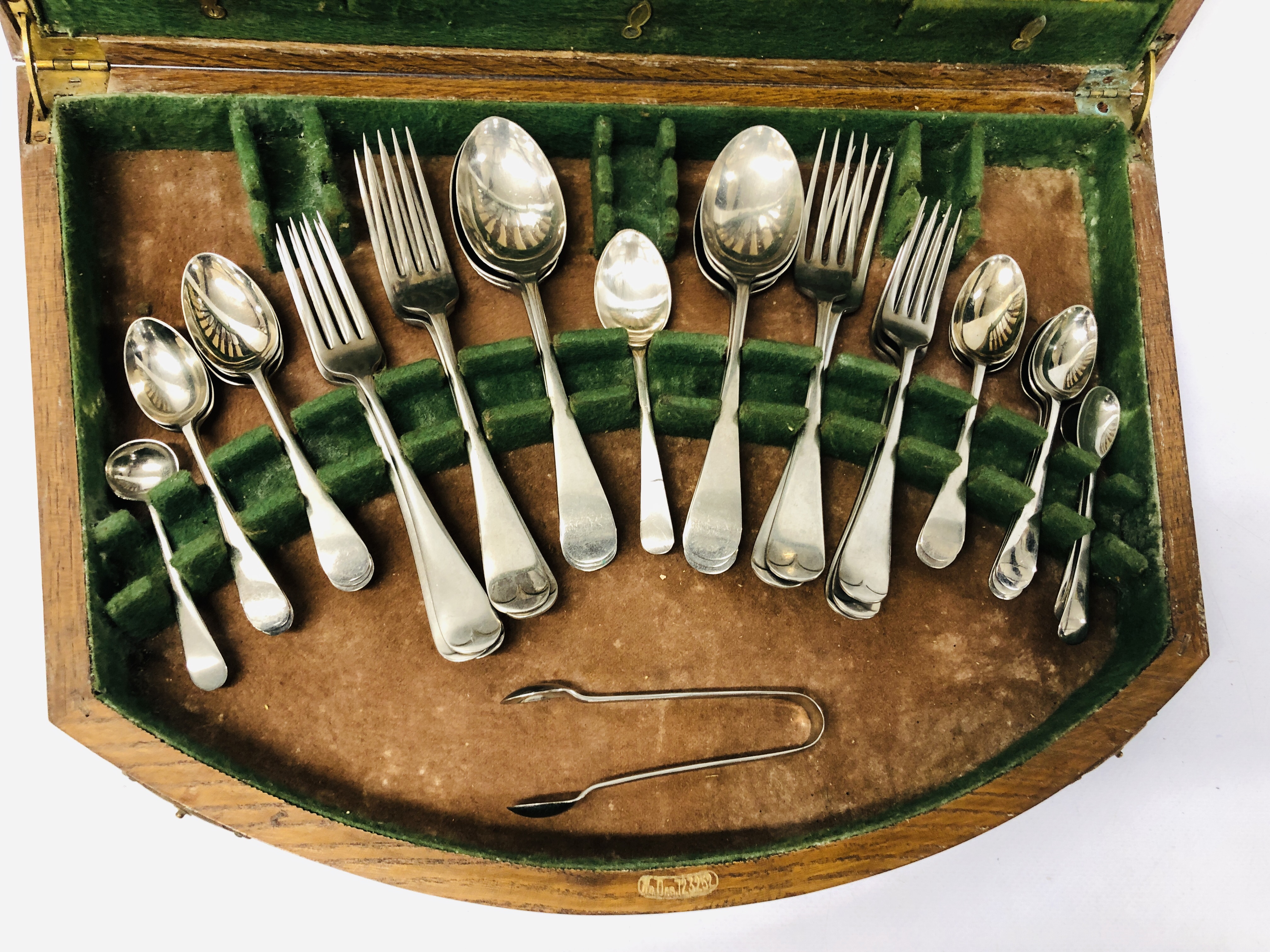 A WOODEN CANTEEN CONTAINING 43 PIECES OF SUTHERLAND SILVER FARQUHARSON LNS B CUTLERY - Image 3 of 11