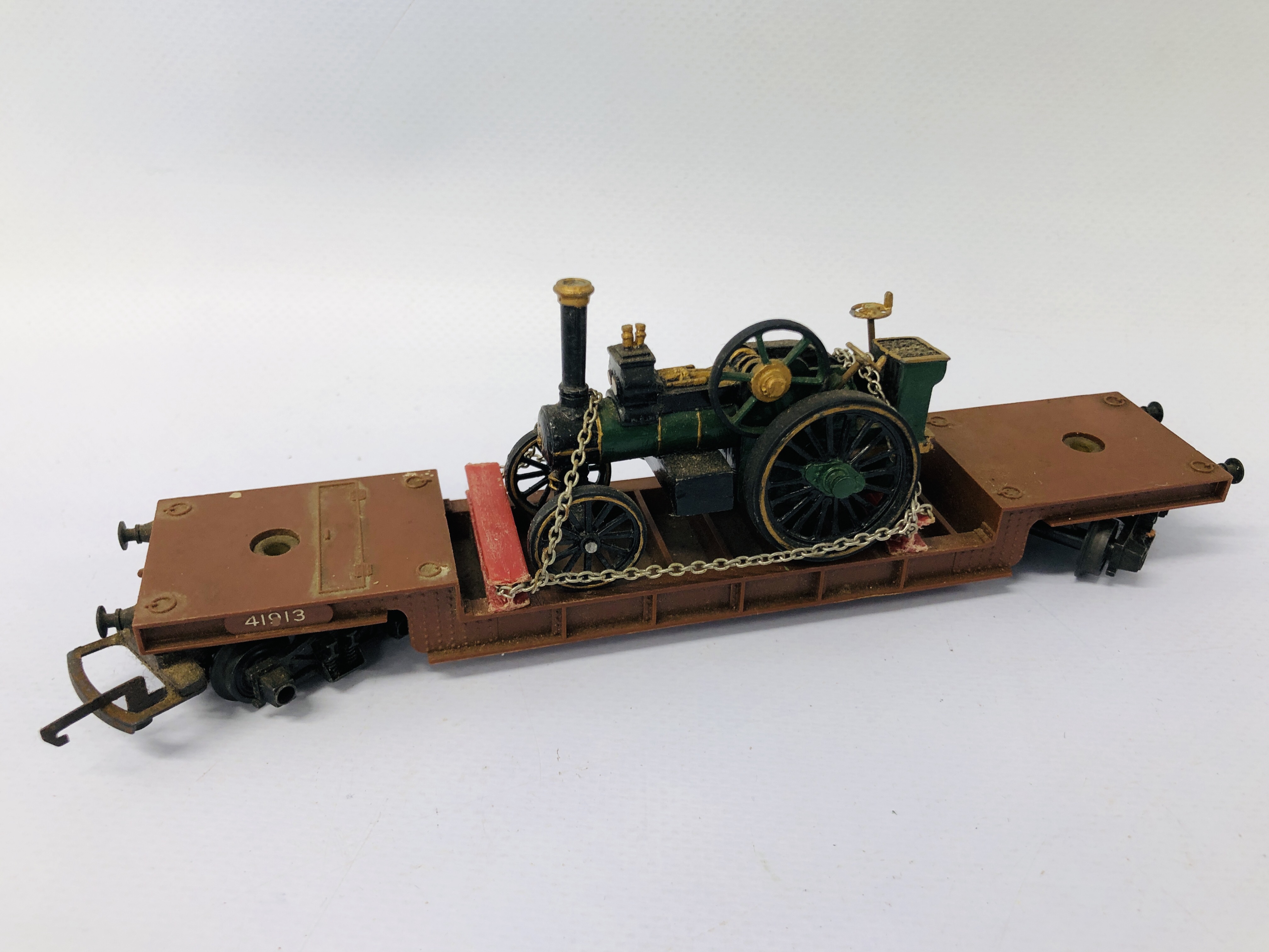 A HORNBY DUBO MECCANO 00 GAUGE DUCHESS OF MONTROSE LOCOMOTIVE & 3 TRIANG 00 GAUGE WAGONS WITH CARGO - Image 13 of 14