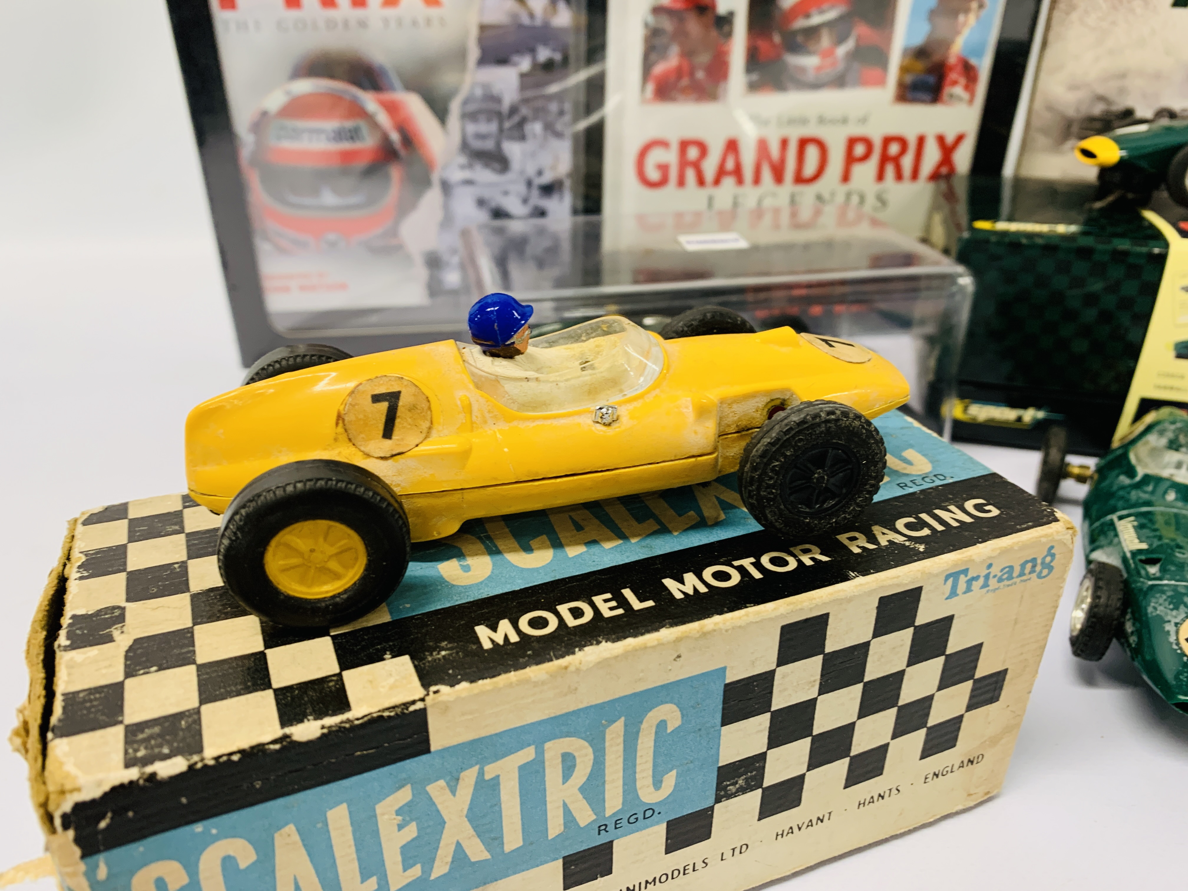 4 VARIOUS SCALEXTRIC VEHICLES TO INCLUDE VANWALL F1 CLASSIC GRAND PRIX BOXED, - Image 2 of 8